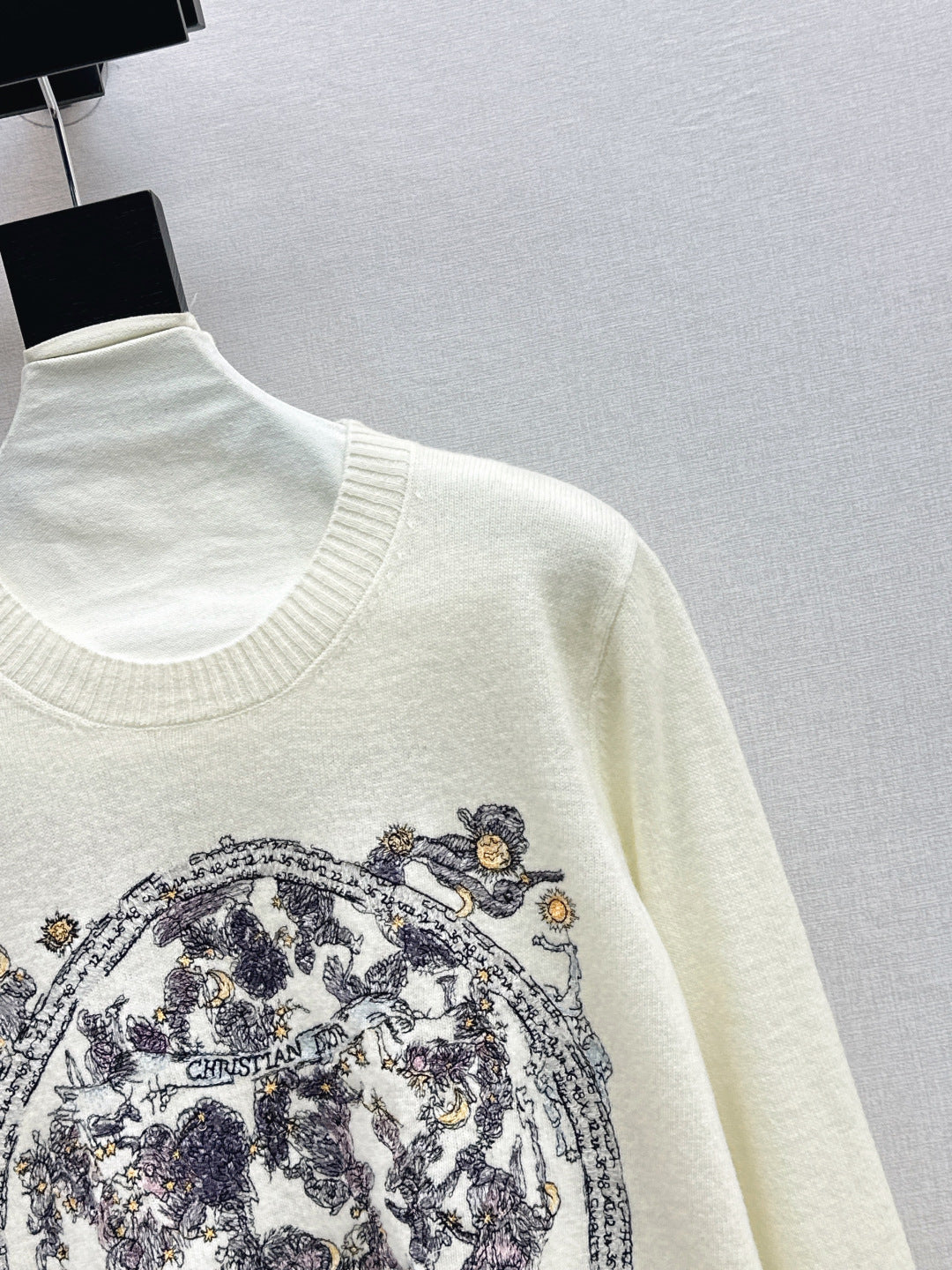 CD 25fw embroidery sweater