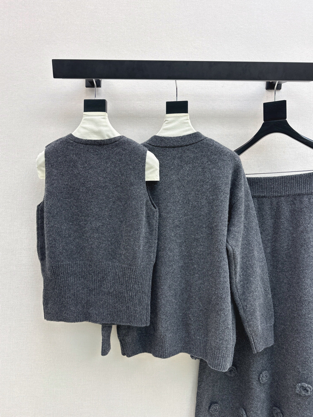 Chan 25fw vest cardigan skirt set