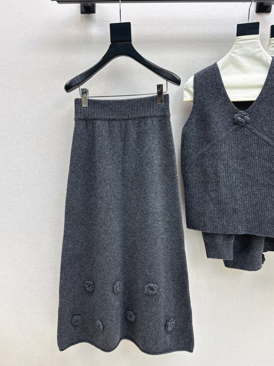 Chan 25fw vest cardigan skirt set