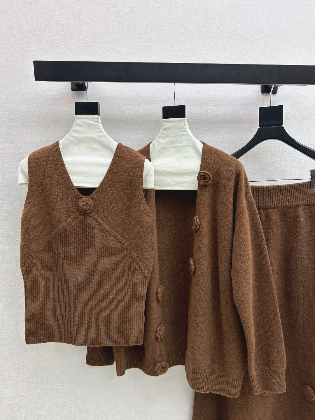 Chan 25fw vest cardigan skirt set