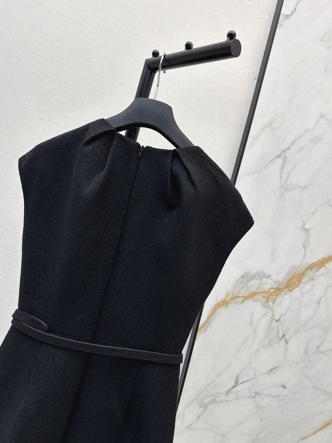 CD 25fw sleeveless dress