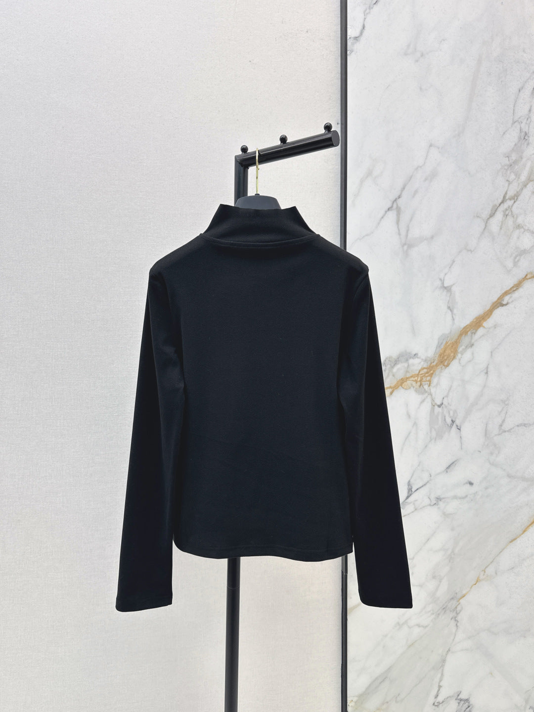 Loui 25fw base layer