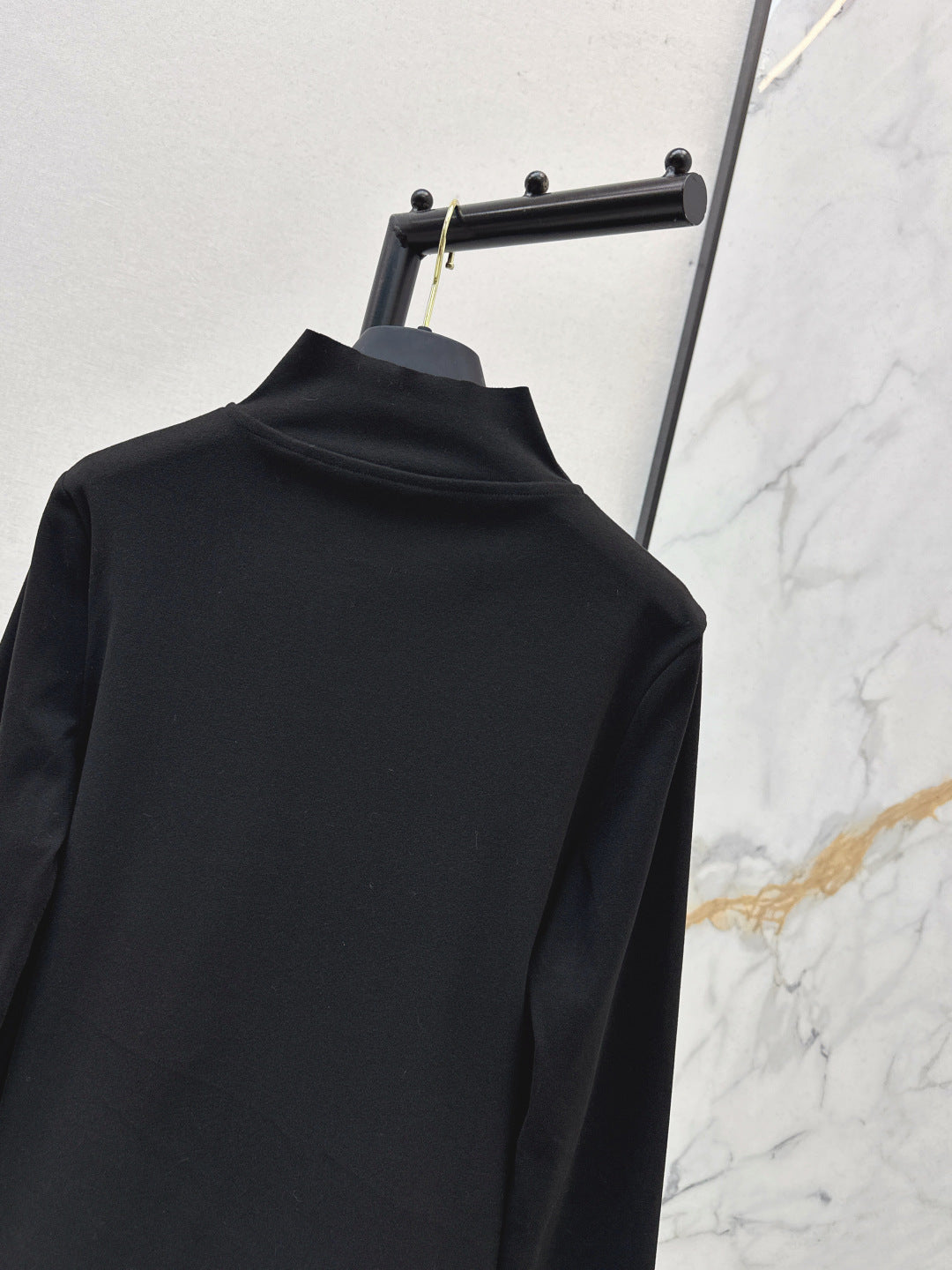 Loui 25fw base layer