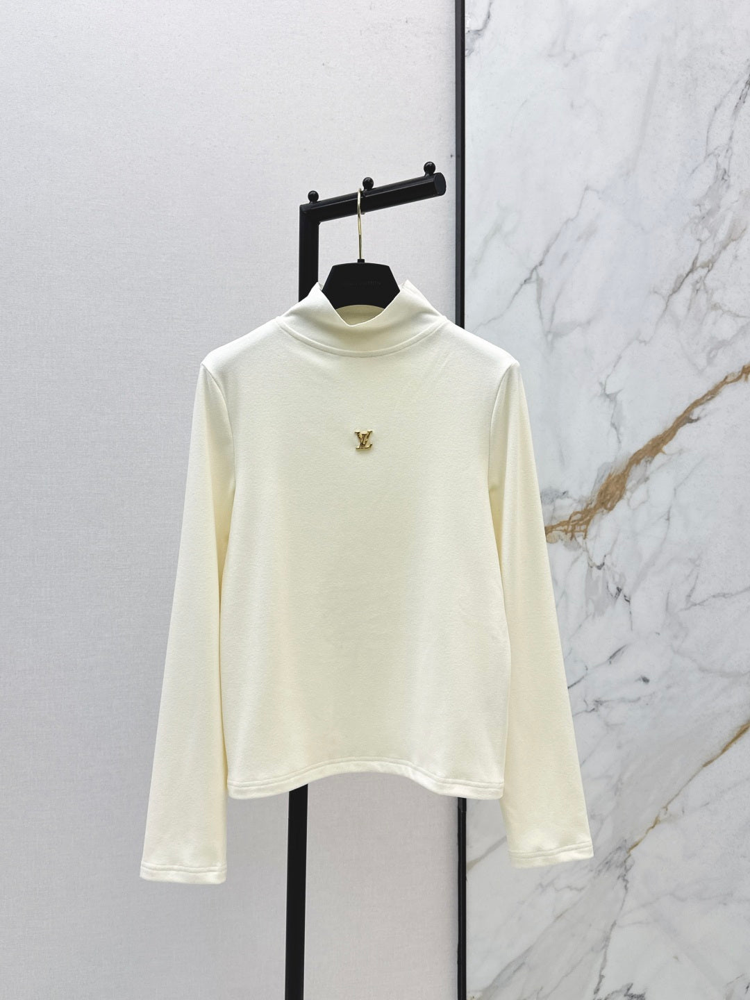 Loui 25fw base layer