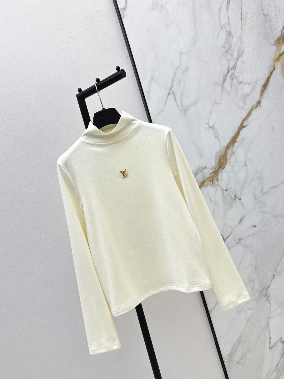 Loui 25fw base layer