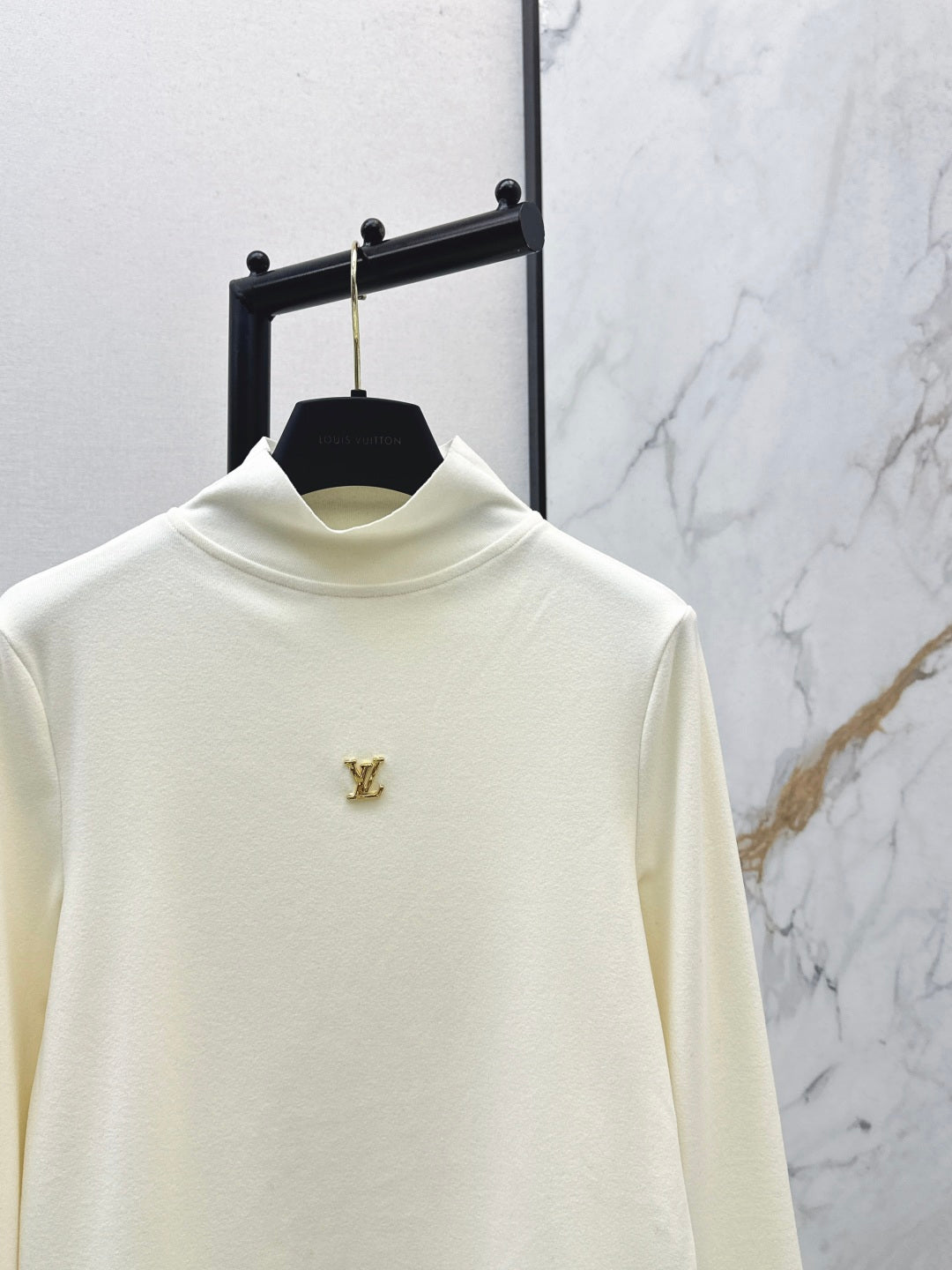 Loui 25fw base layer