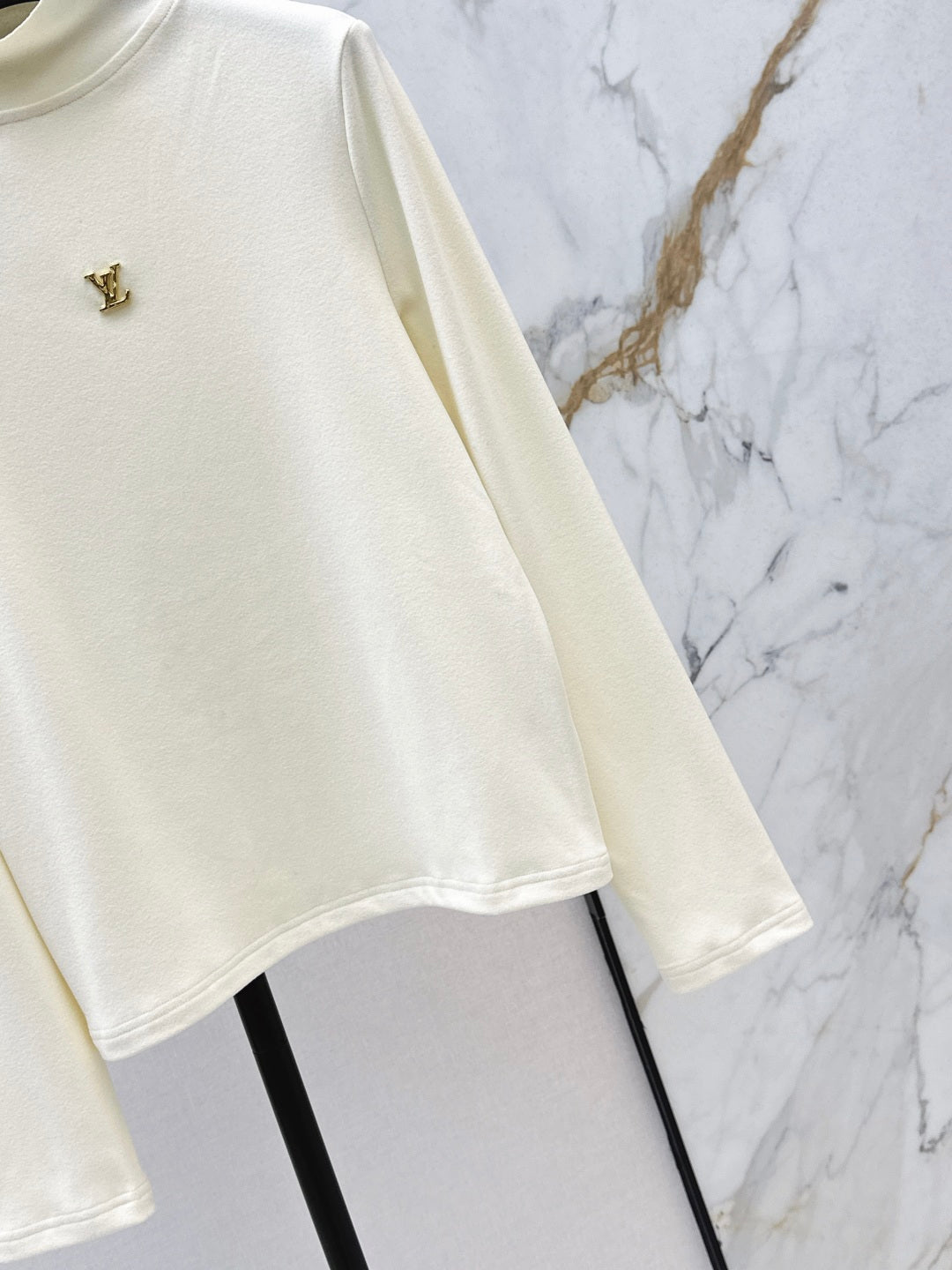 Loui 25fw base layer