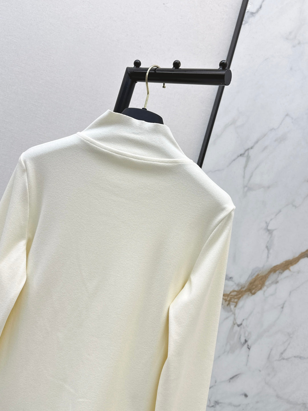 Loui 25fw base layer