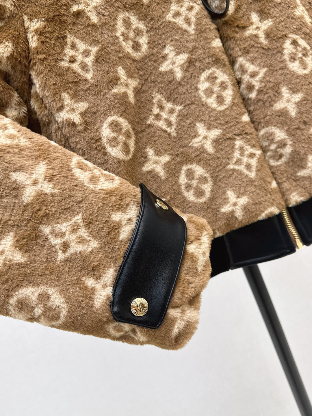 Loui 25fw fleece jacket