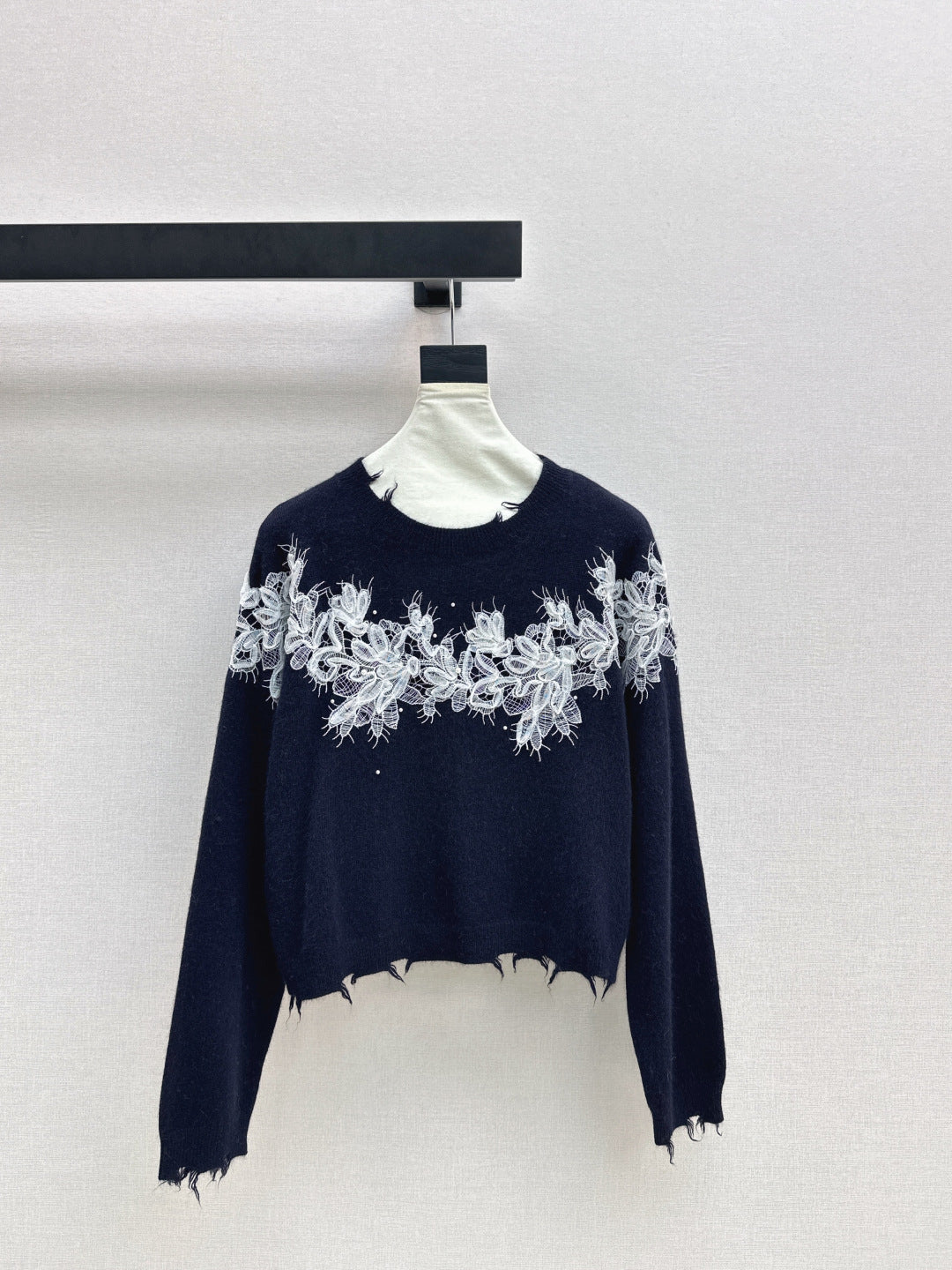 Es 25fw embroidery sweater