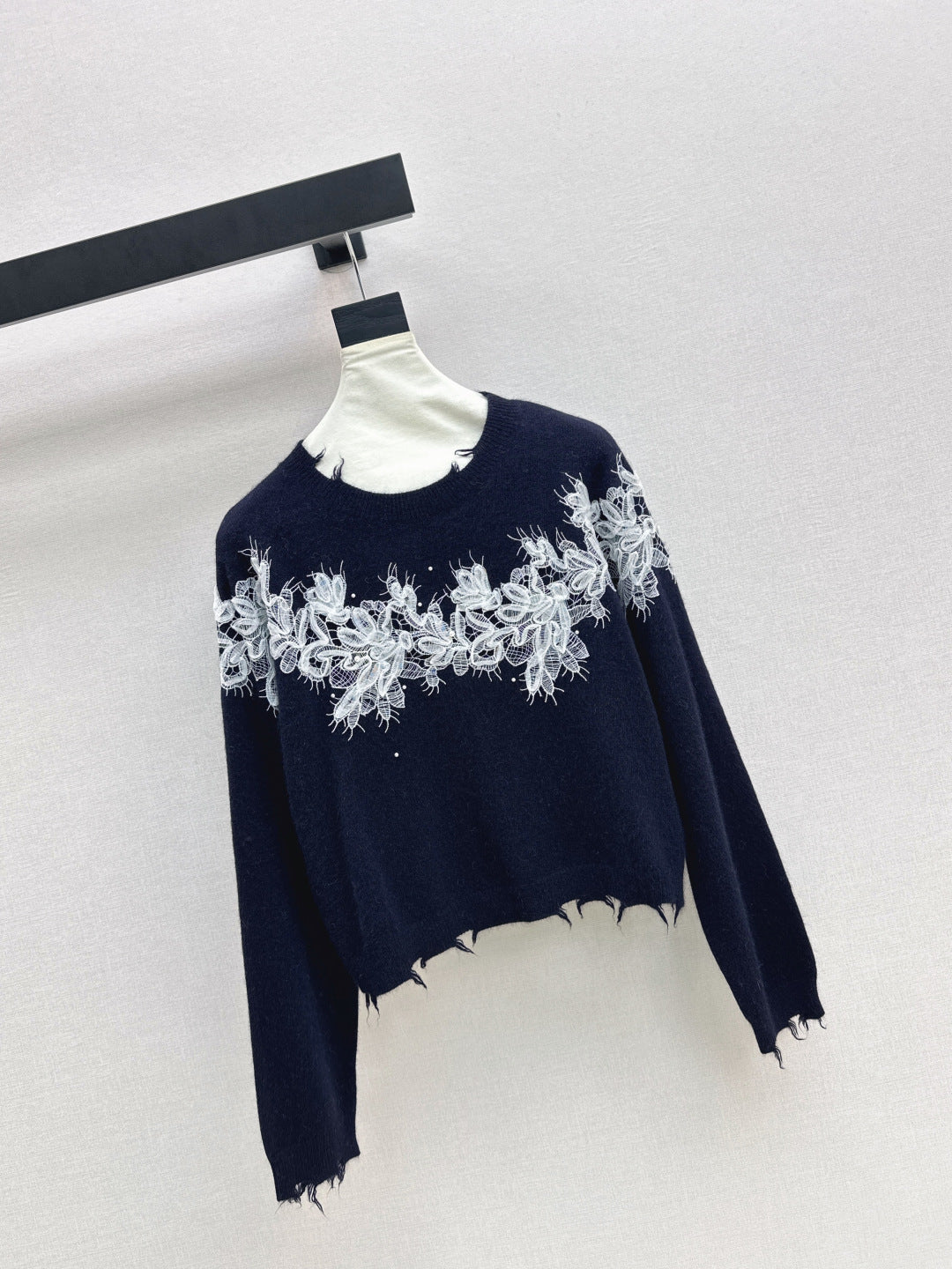 Es 25fw embroidery sweater