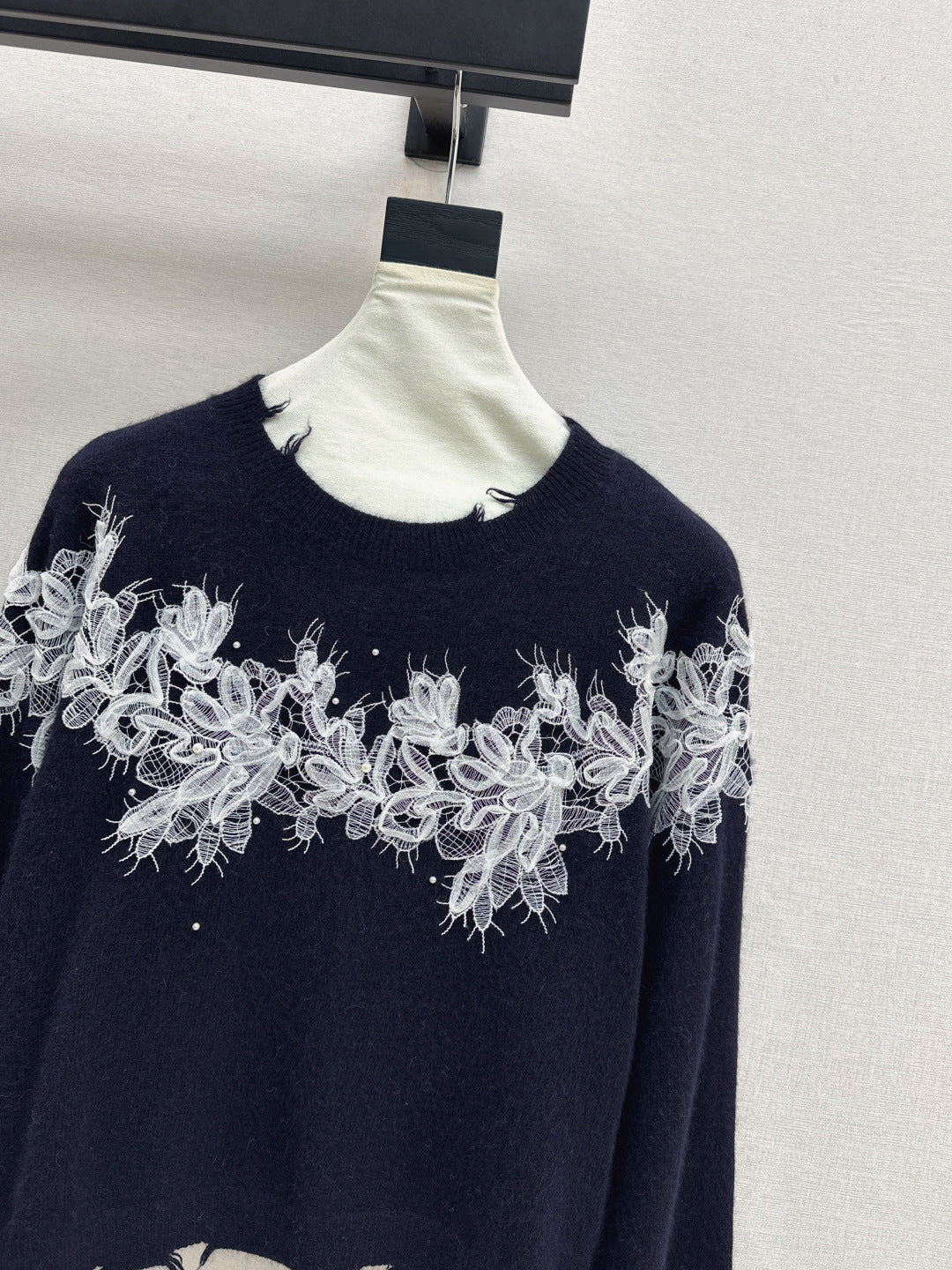 Es 25fw embroidery sweater