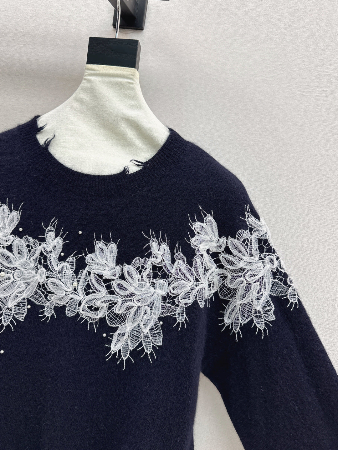 Es 25fw embroidery sweater