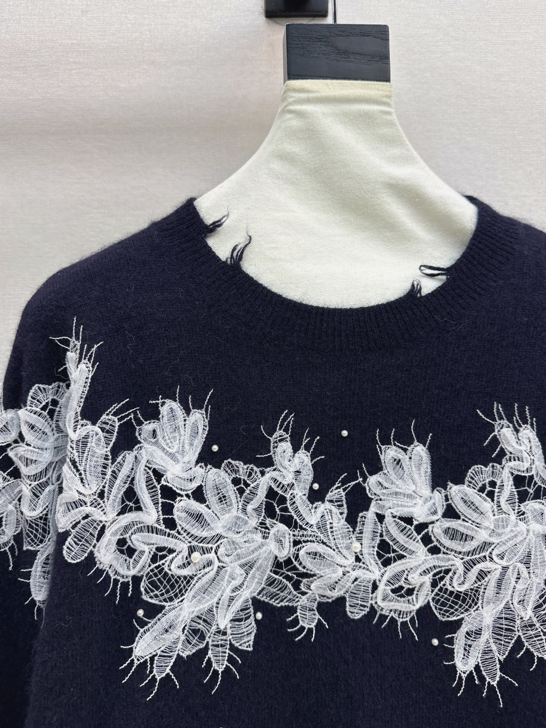 Es 25fw embroidery sweater