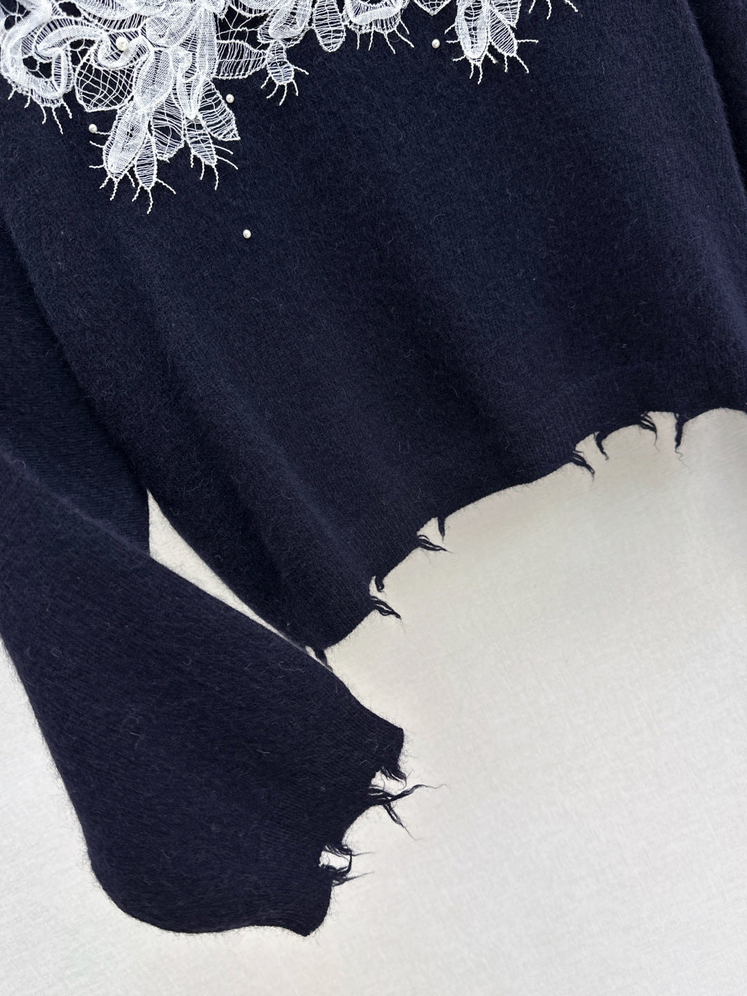 Es 25fw embroidery sweater