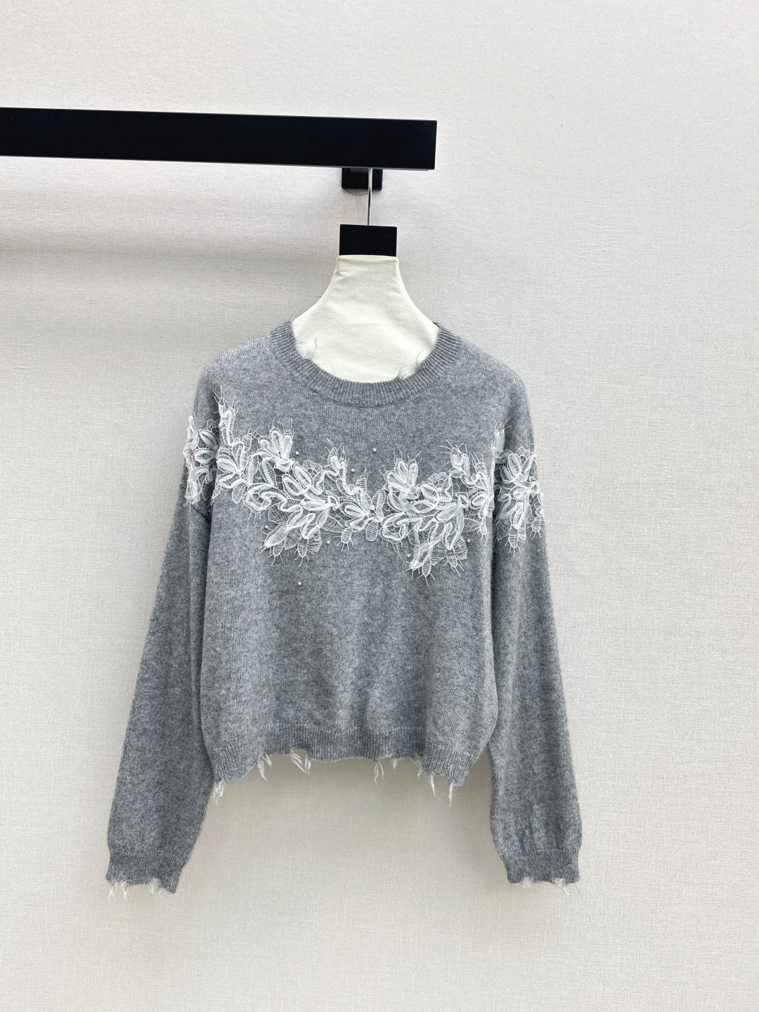 Es 25fw embroidery sweater