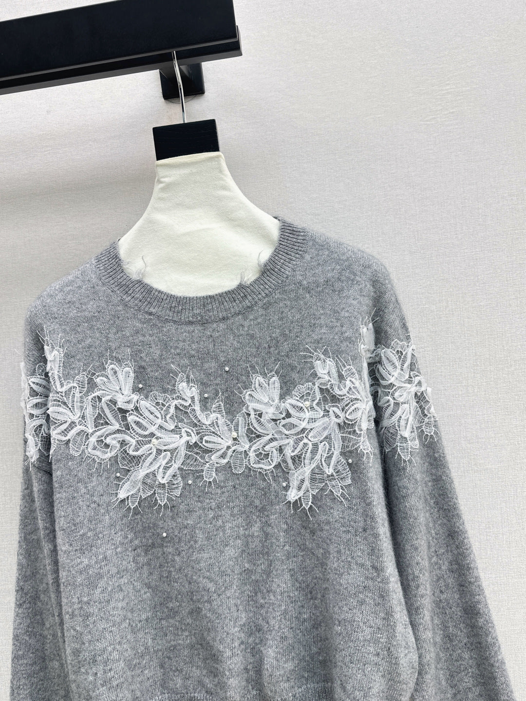 Es 25fw embroidery sweater