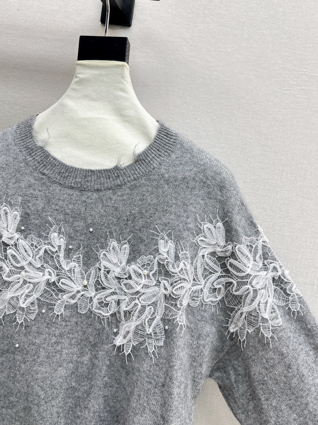 Es 25fw embroidery sweater