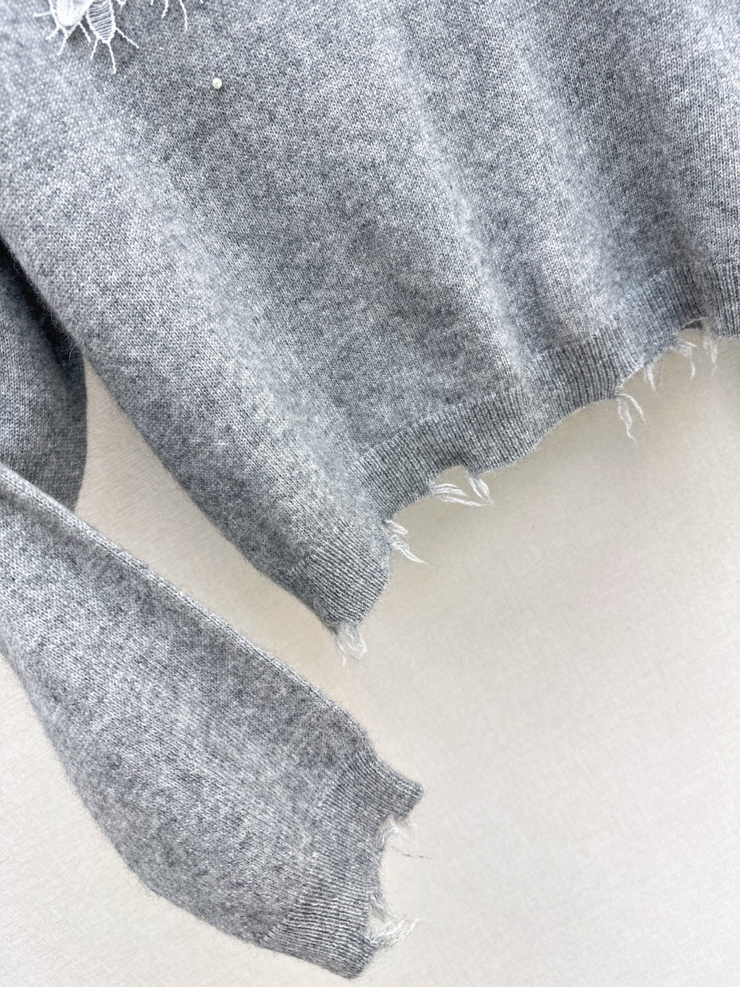 Es 25fw embroidery sweater