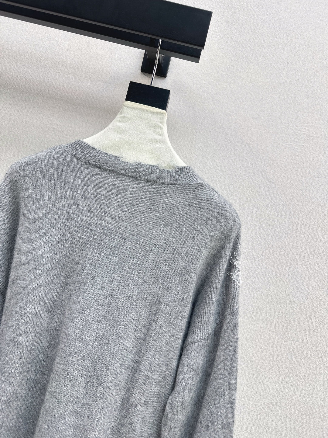 Es 25fw embroidery sweater