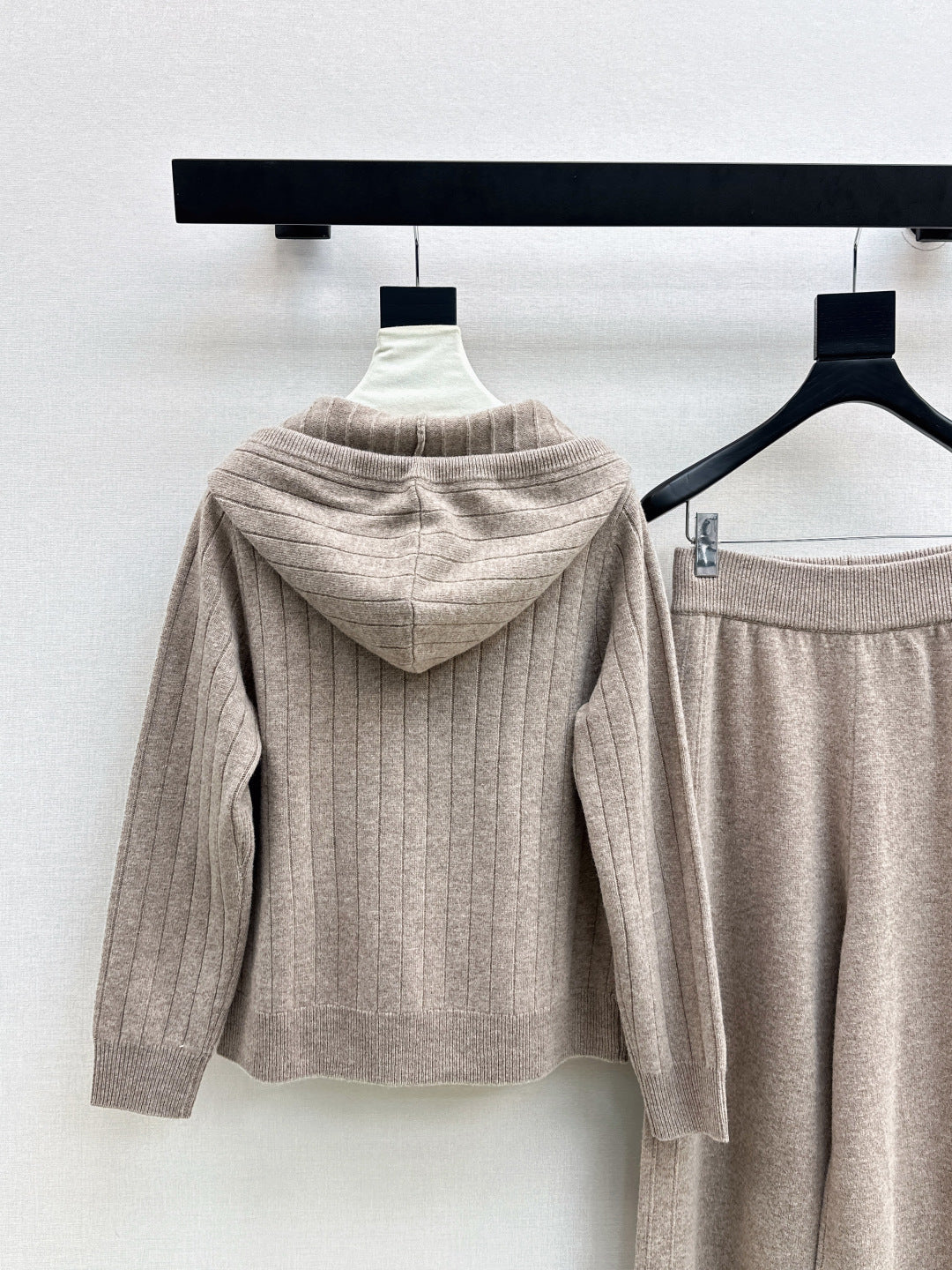 Loro 25fw knit cardigan pants set