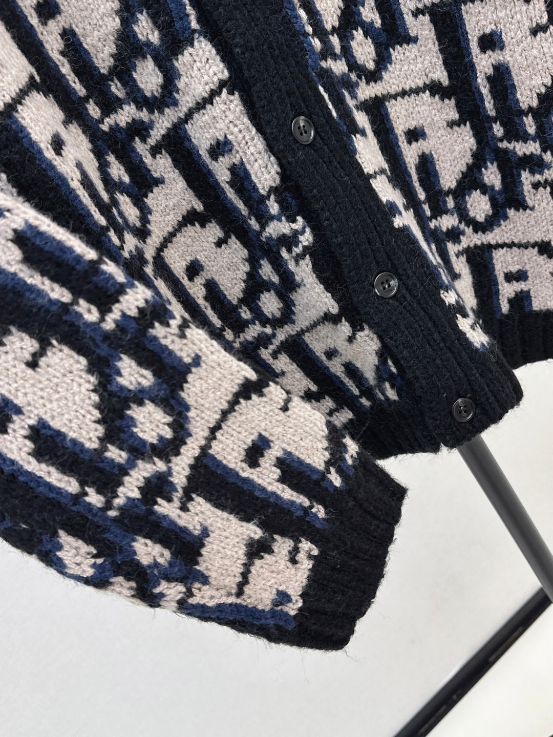 CD 25fw knitted cardigan