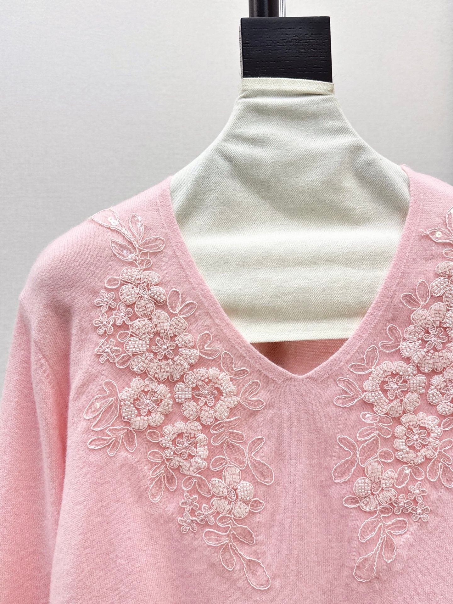 ES 25fw beading sweater