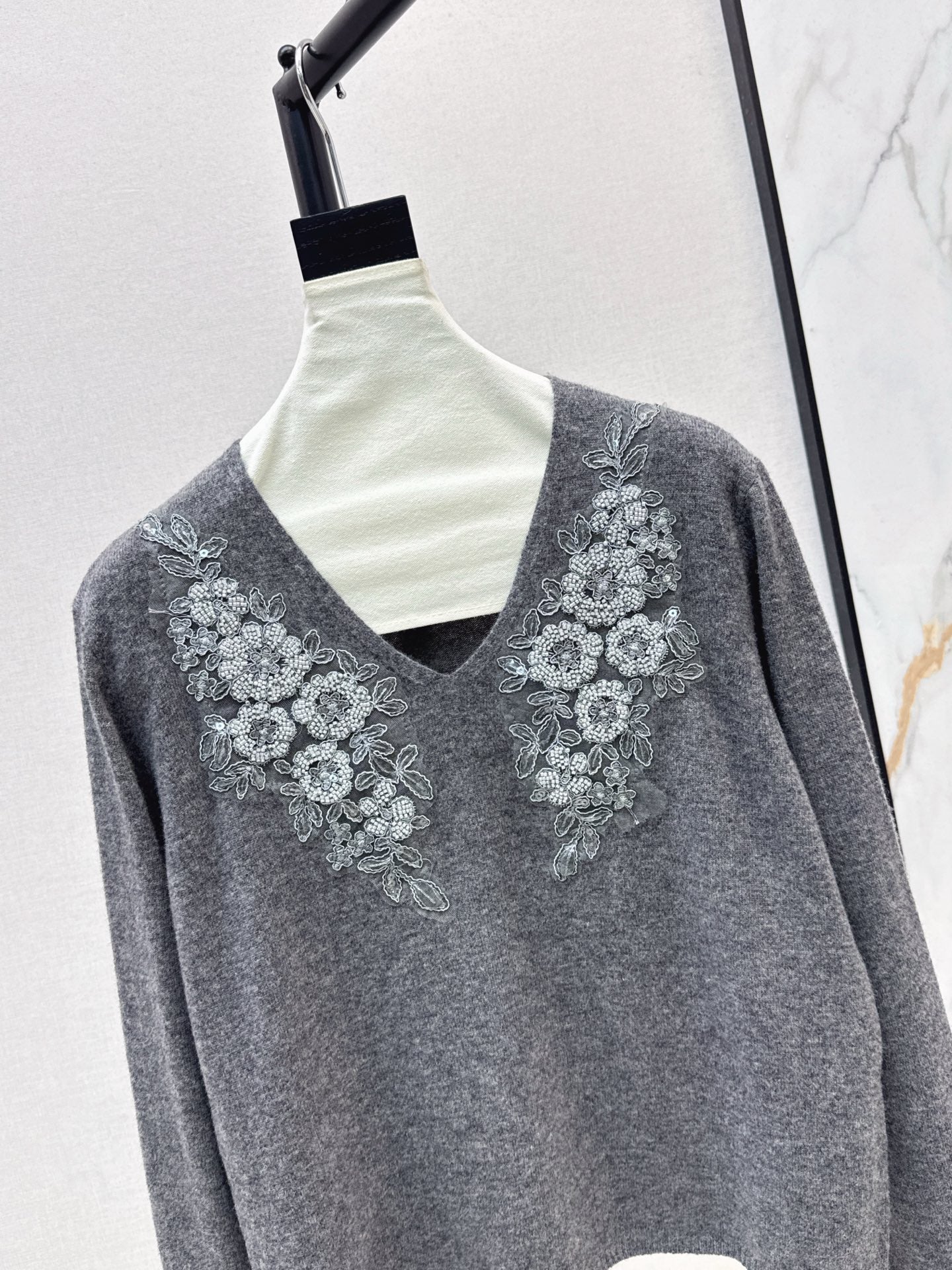 ES 25fw beading sweater