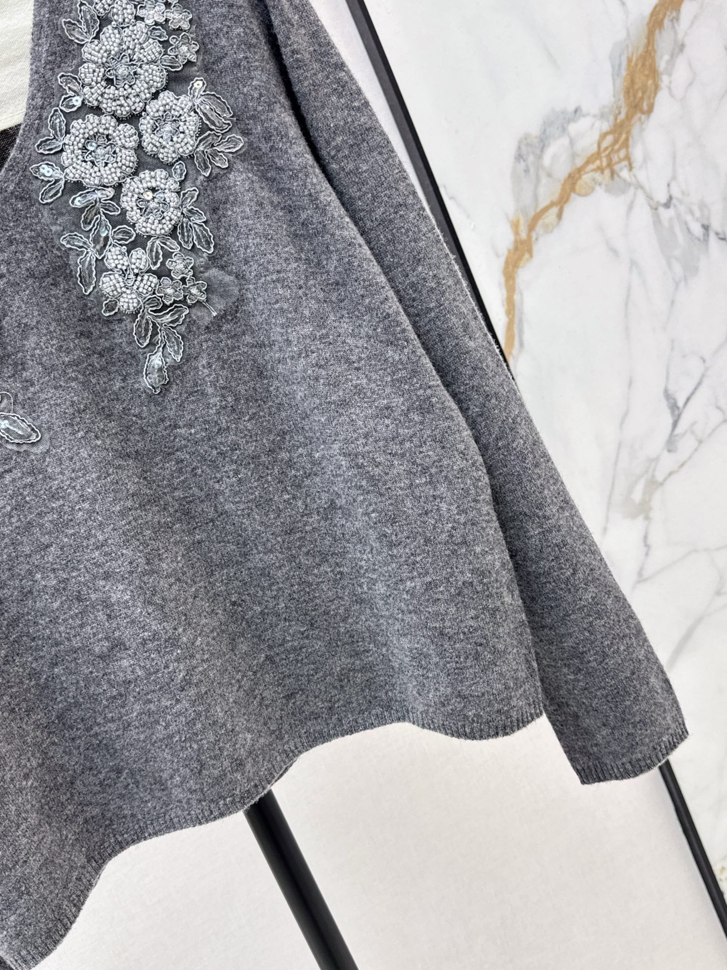 ES 25fw beading sweater