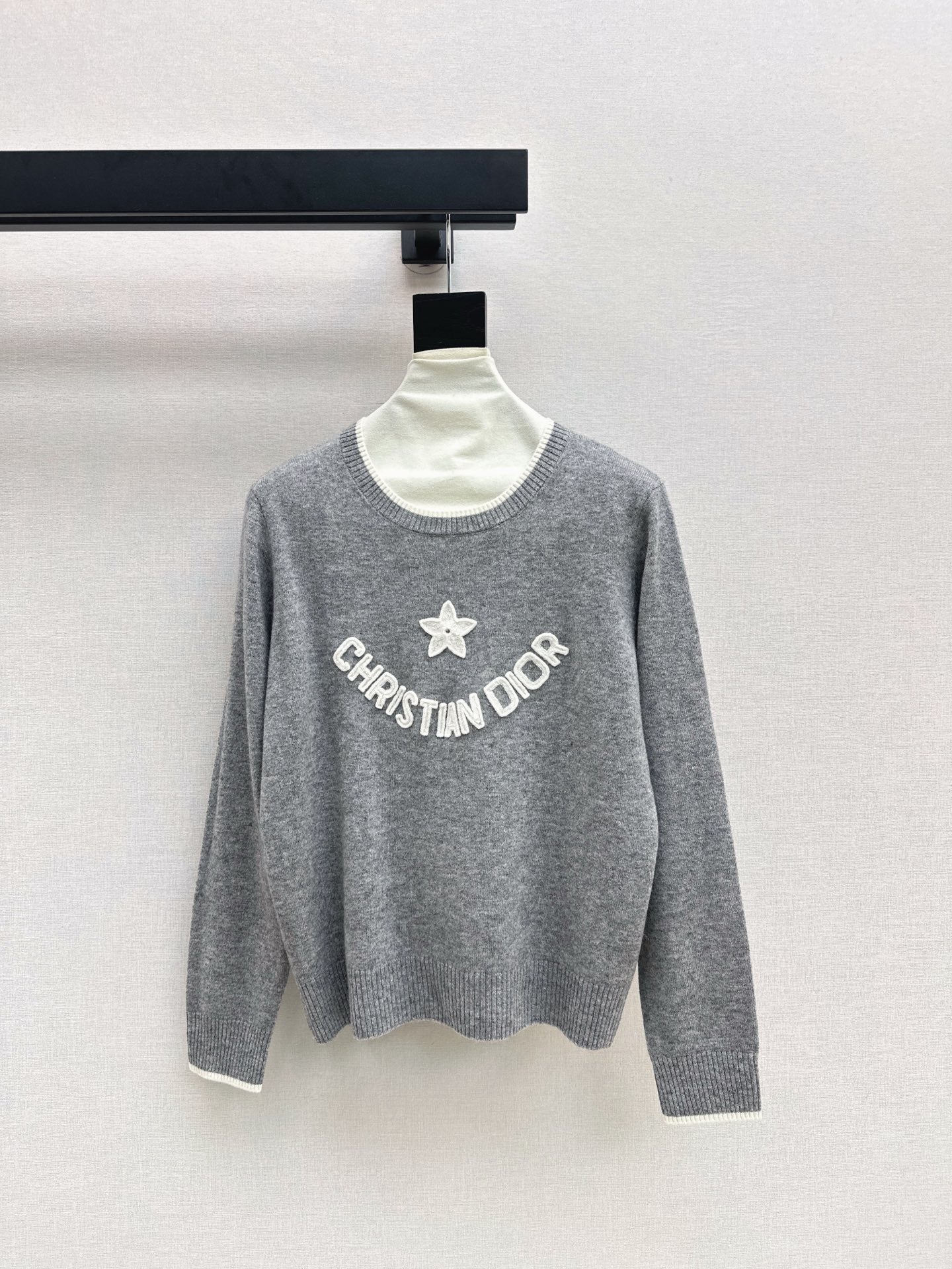 CD 25fw embroidery sweater