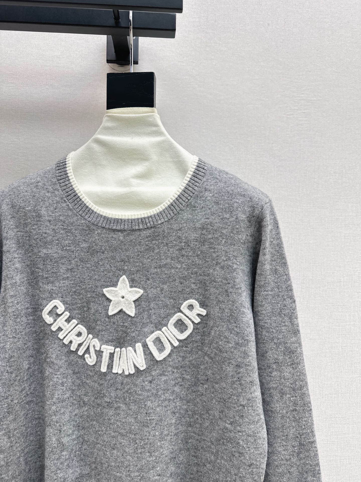 CD 25fw embroidery sweater