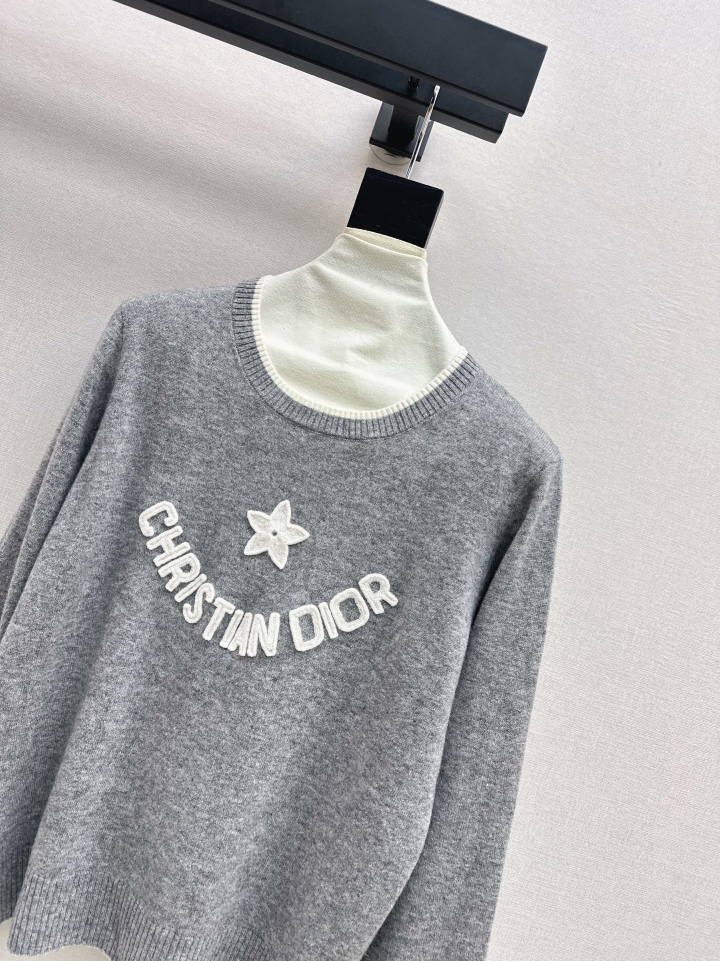 CD 25fw embroidery sweater