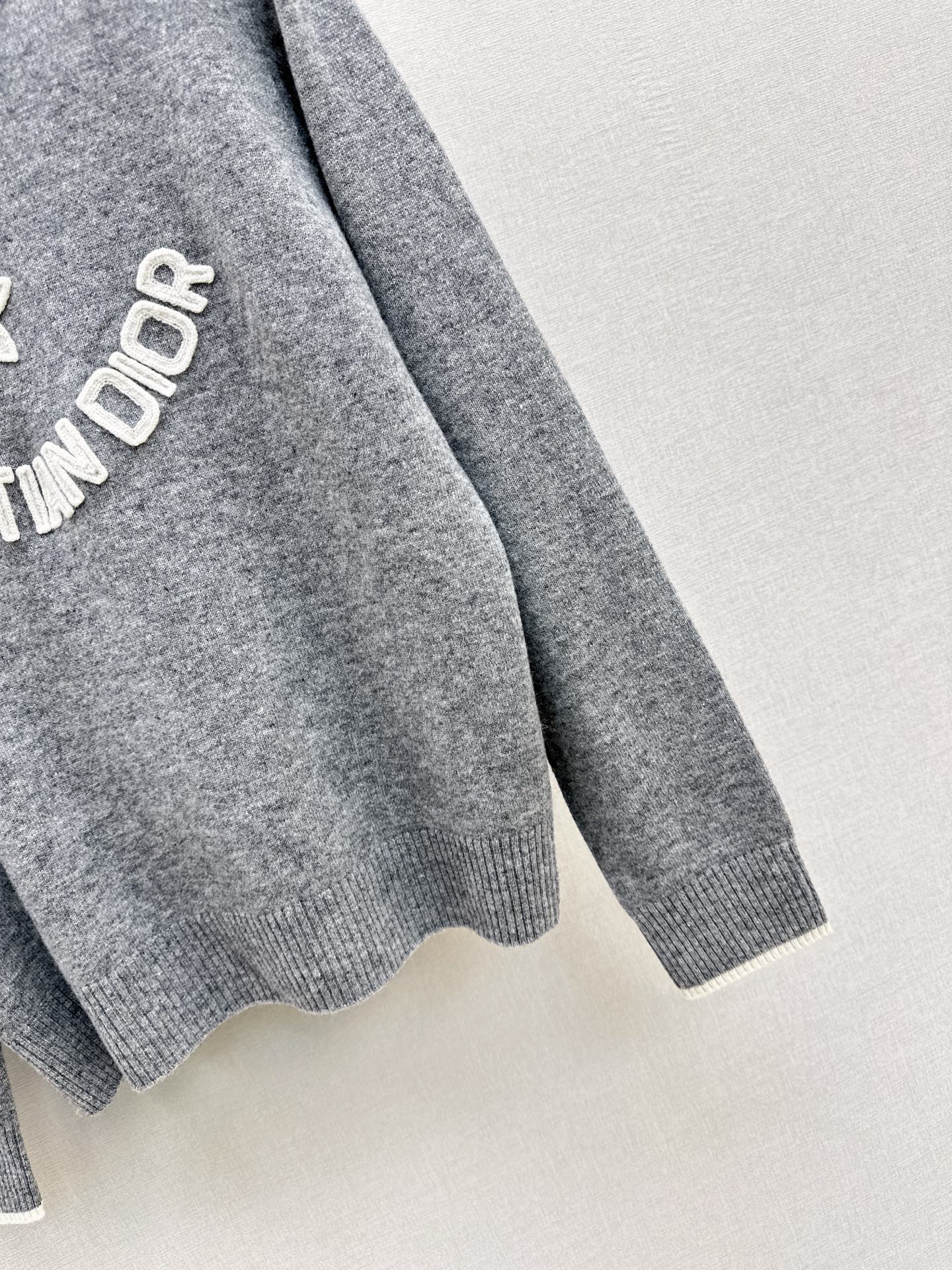 CD 25fw embroidery sweater