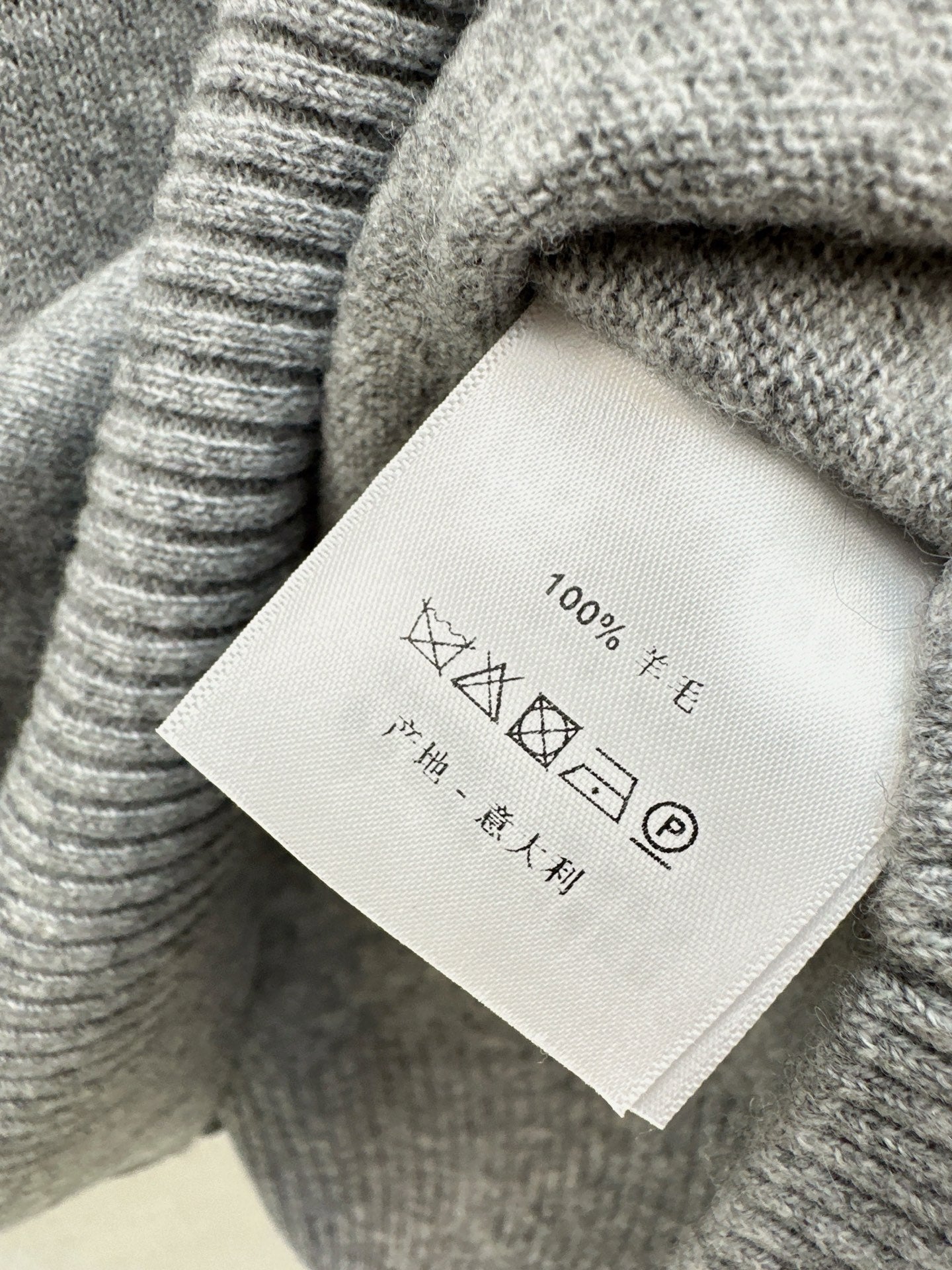 CD 25fw embroidery sweater