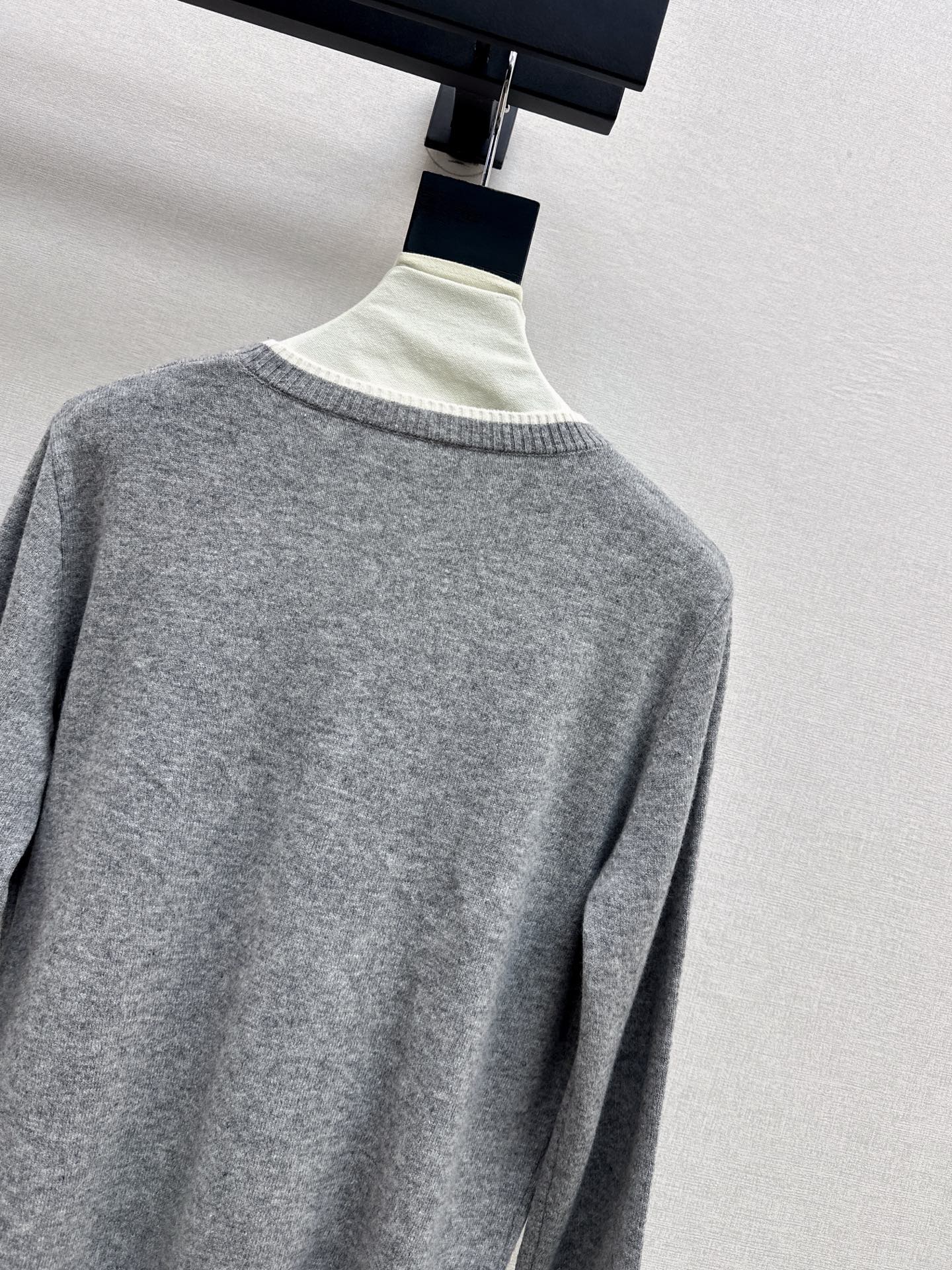 CD 25fw embroidery sweater