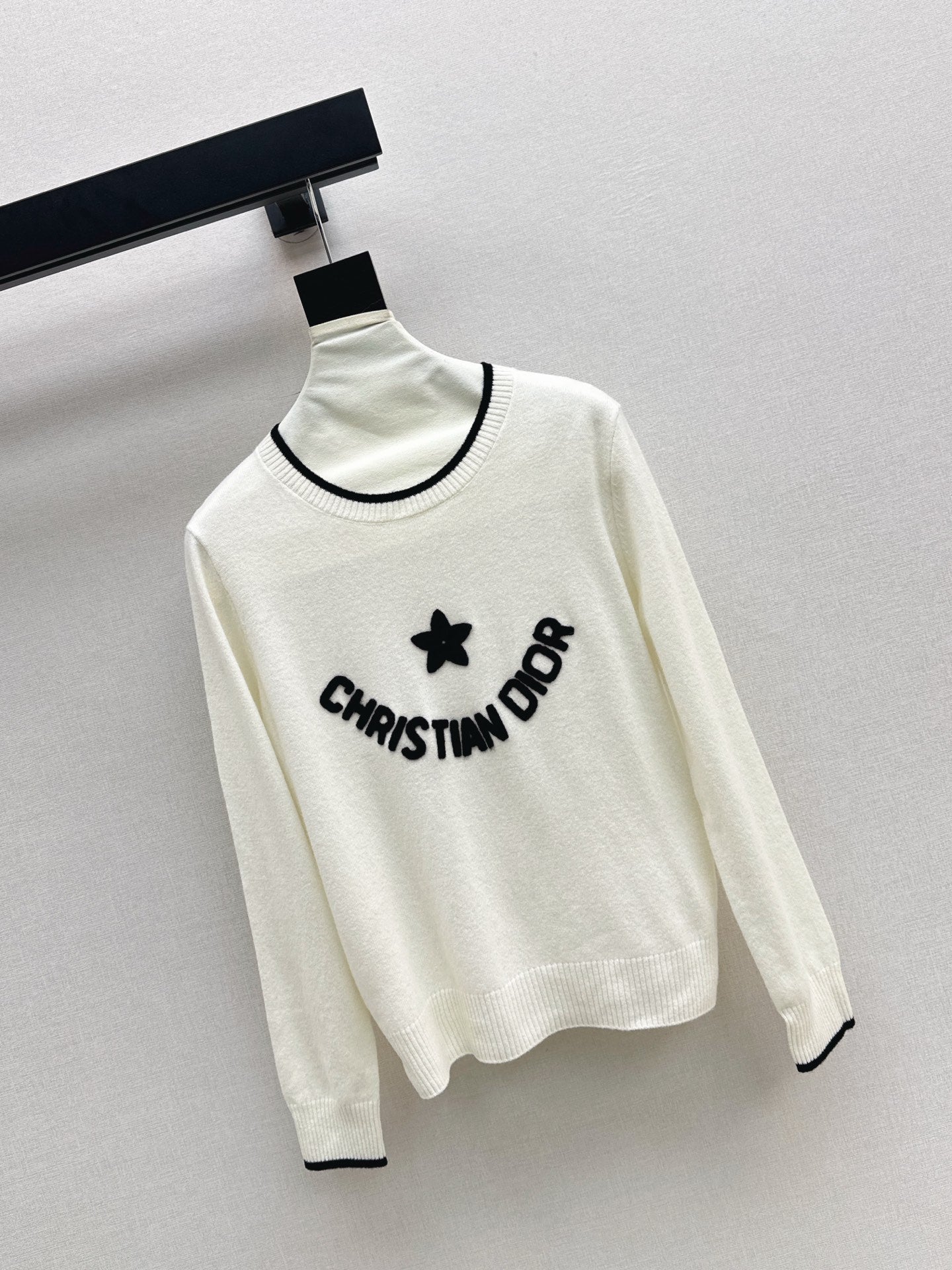 CD 25fw embroidery sweater