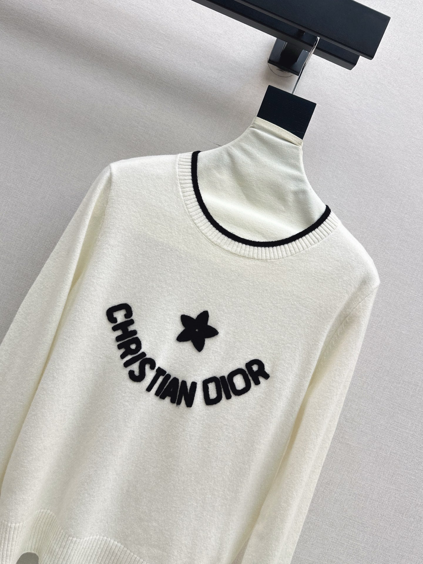 CD 25fw embroidery sweater