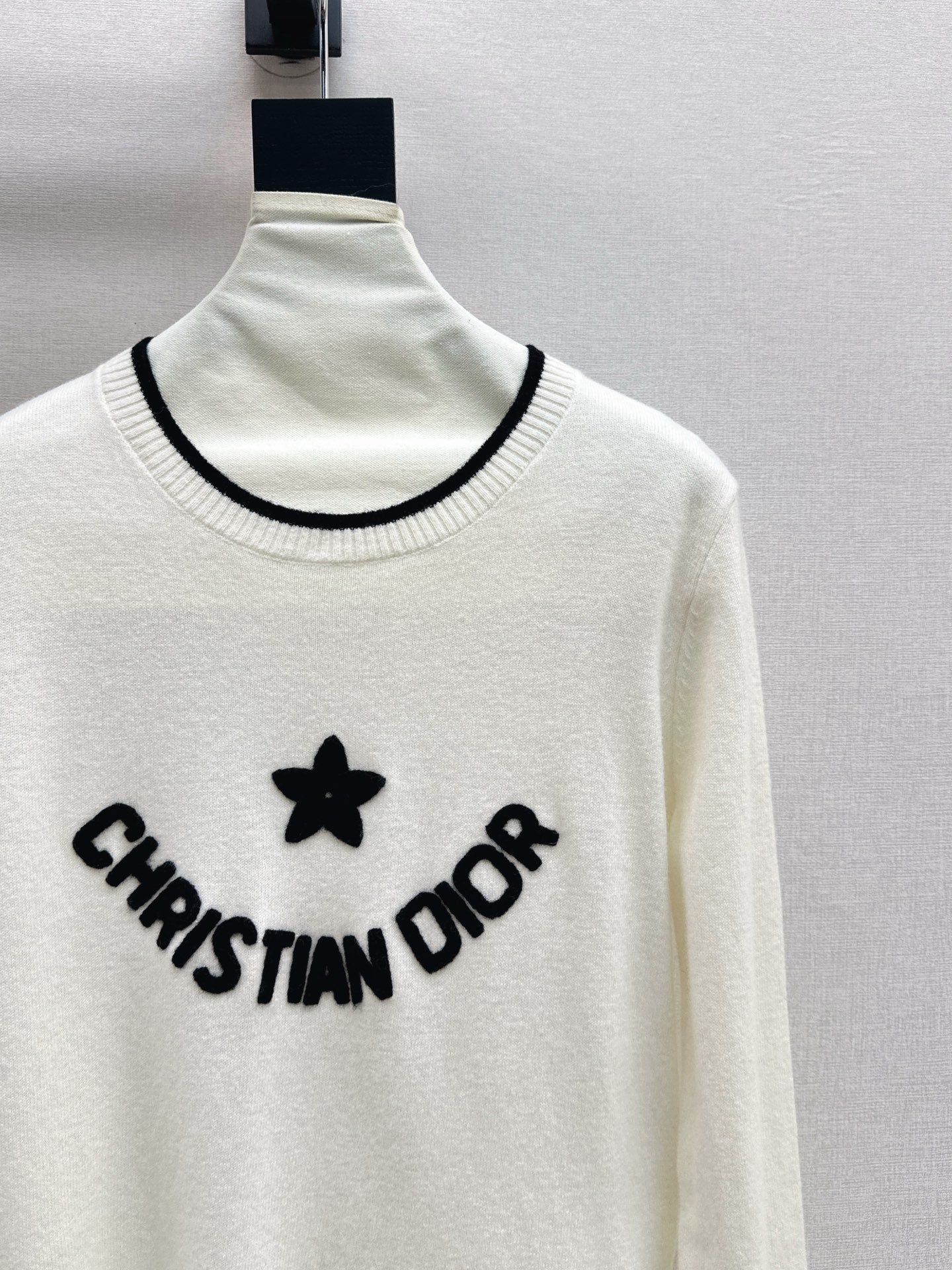 CD 25fw embroidery sweater