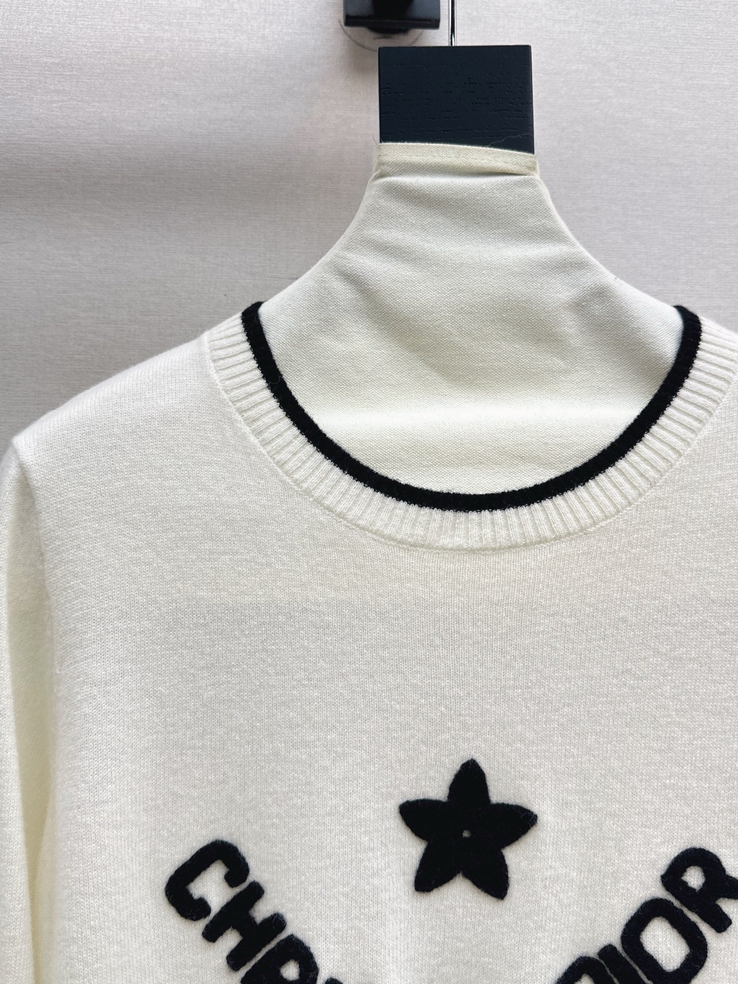 CD 25fw embroidery sweater