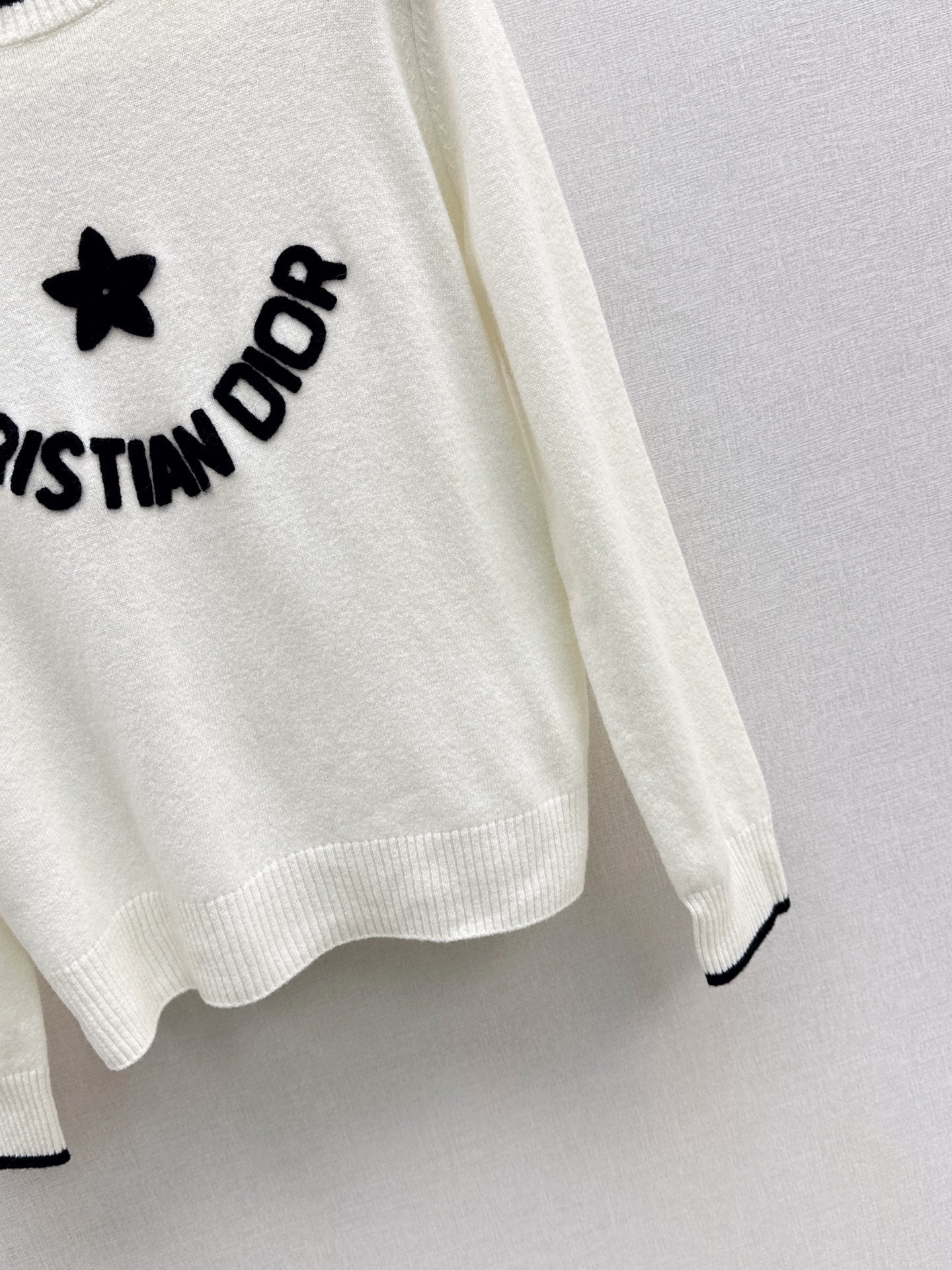 CD 25fw embroidery sweater