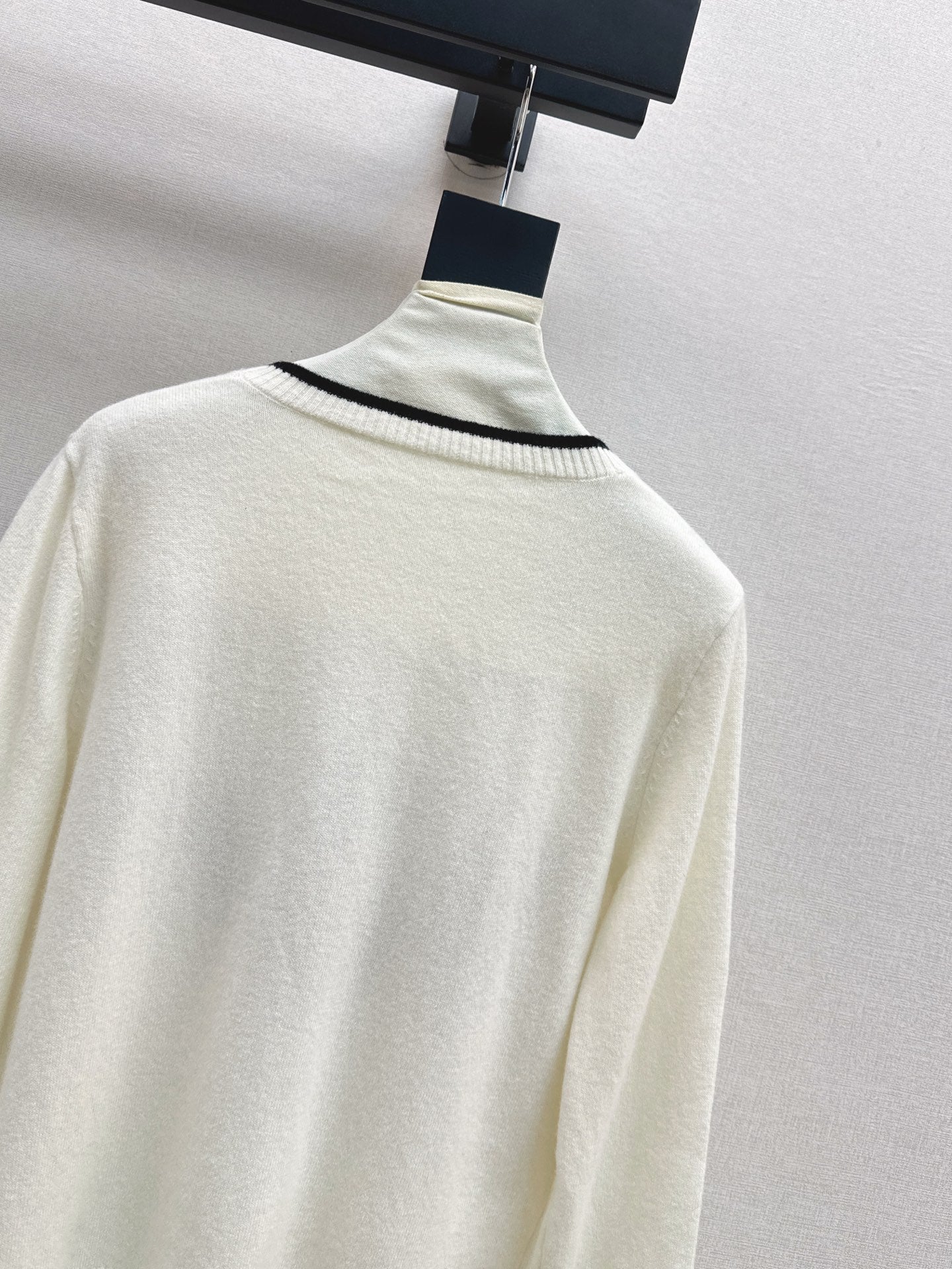 CD 25fw embroidery sweater