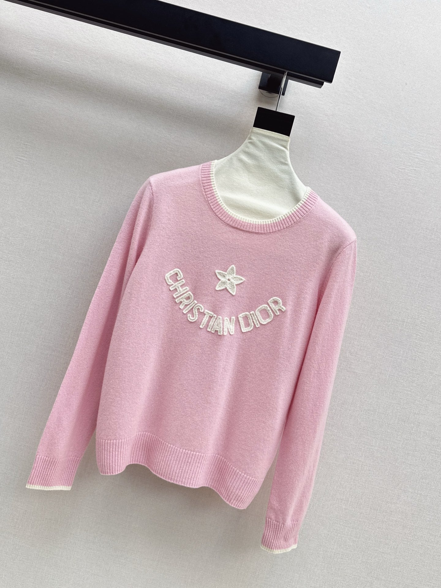 CD 25fw embroidery sweater
