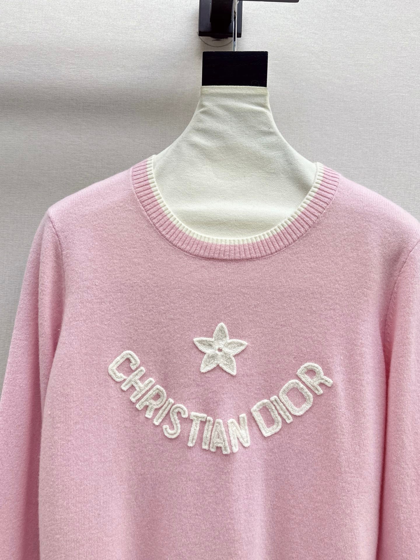 CD 25fw embroidery sweater