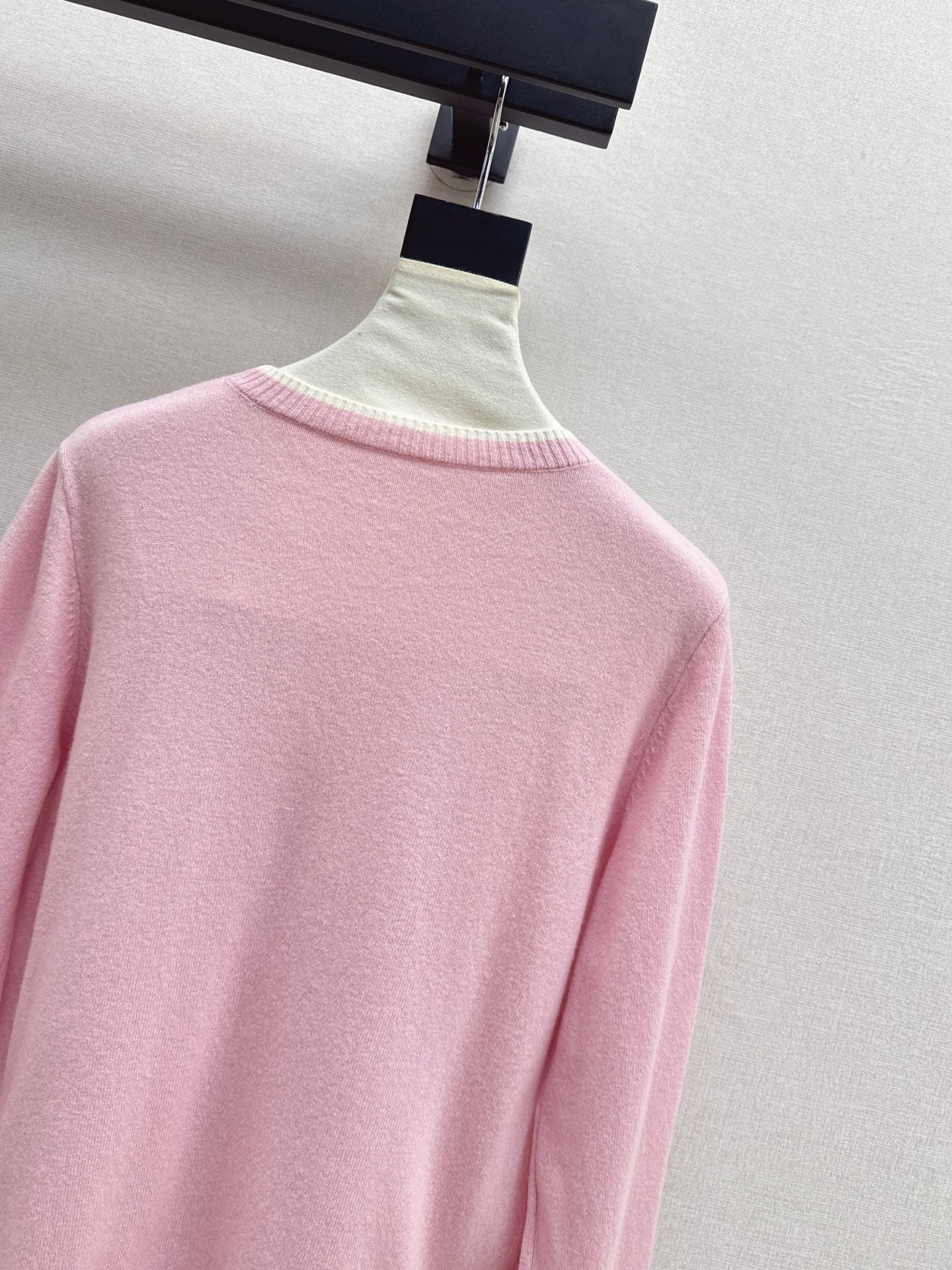 CD 25fw embroidery sweater