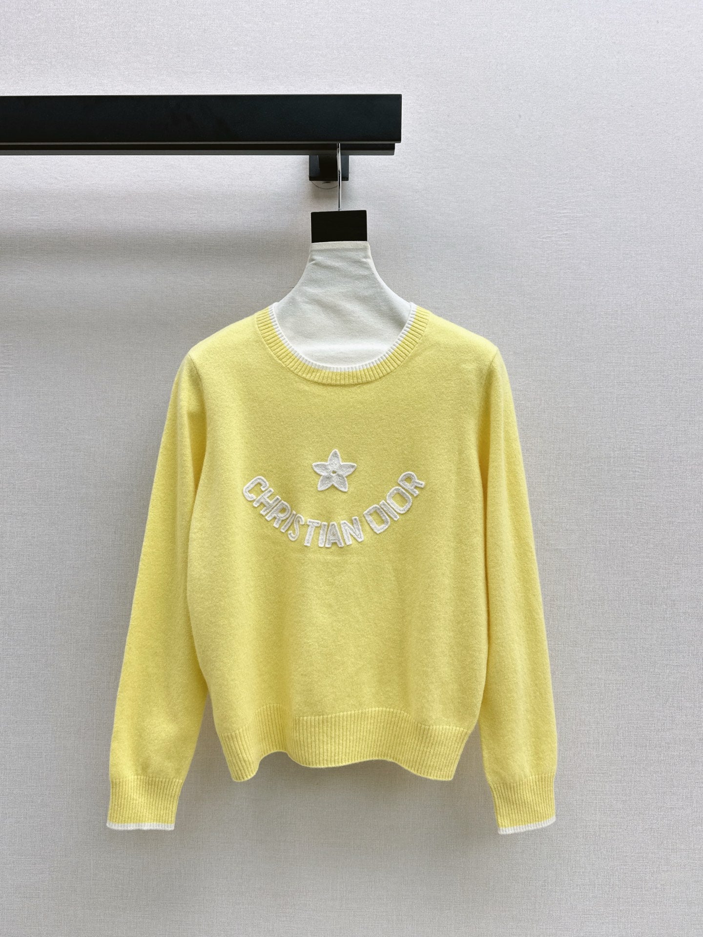 CD 25fw embroidery sweater