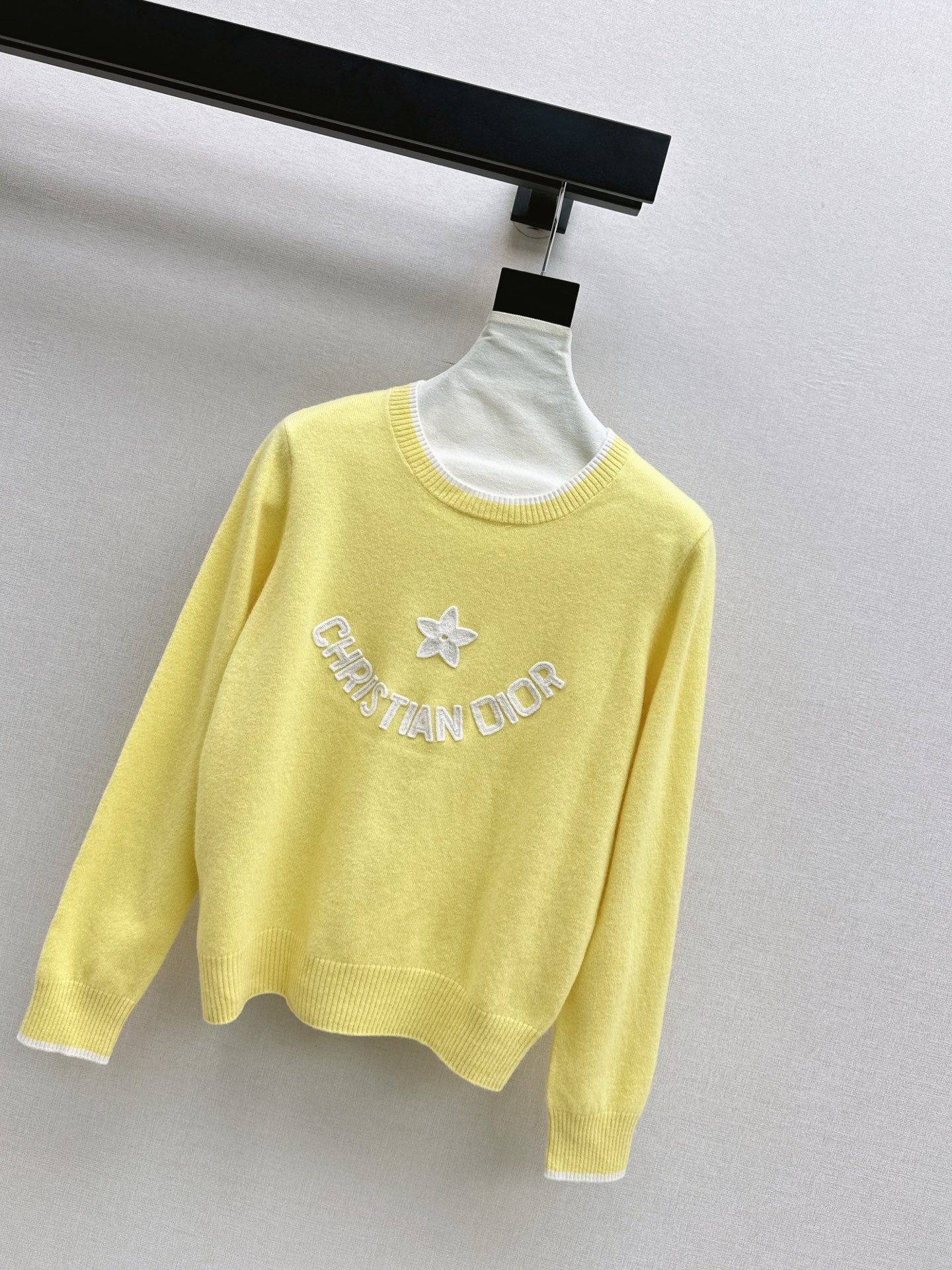 CD 25fw embroidery sweater