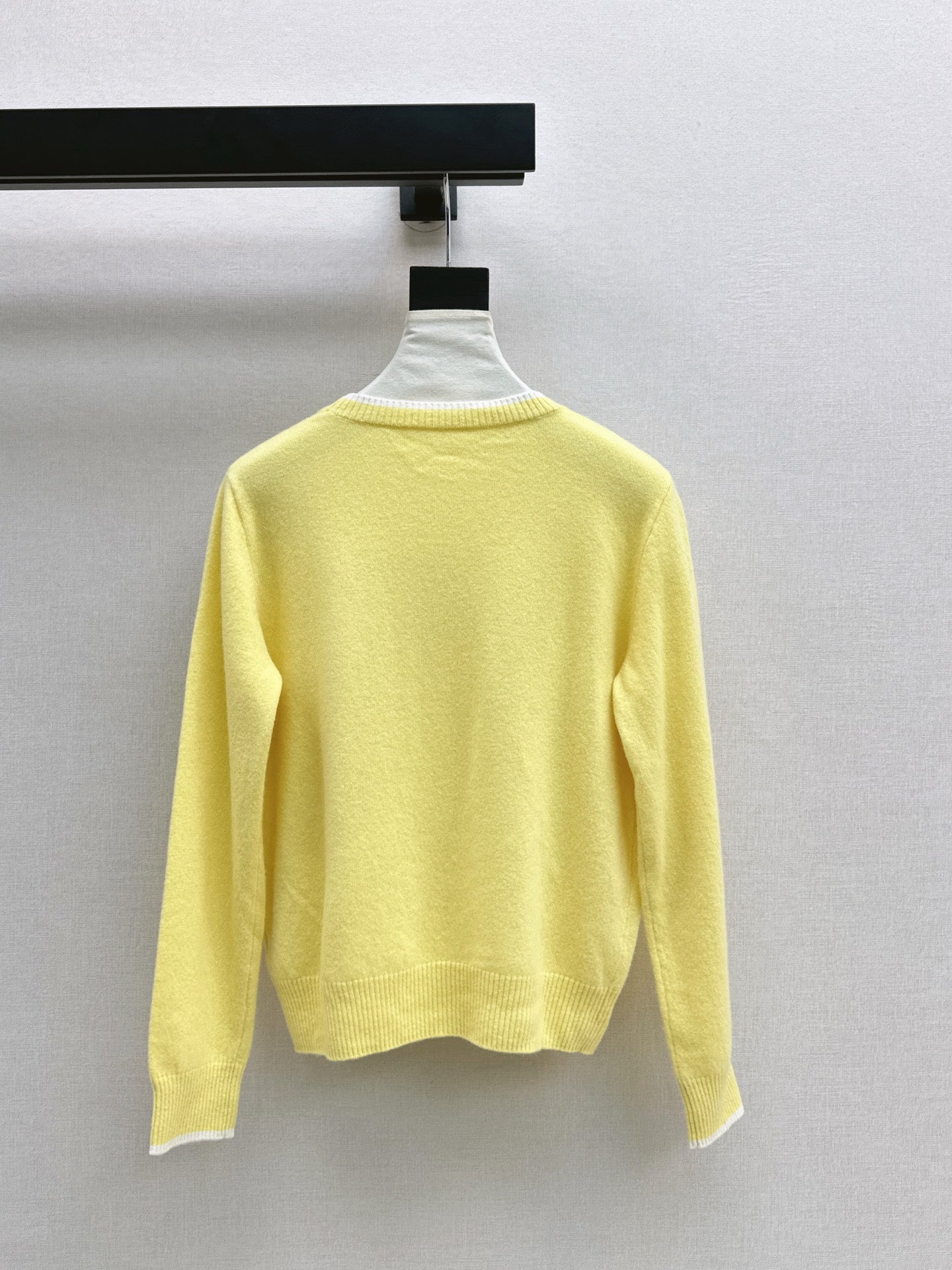 CD 25fw embroidery sweater