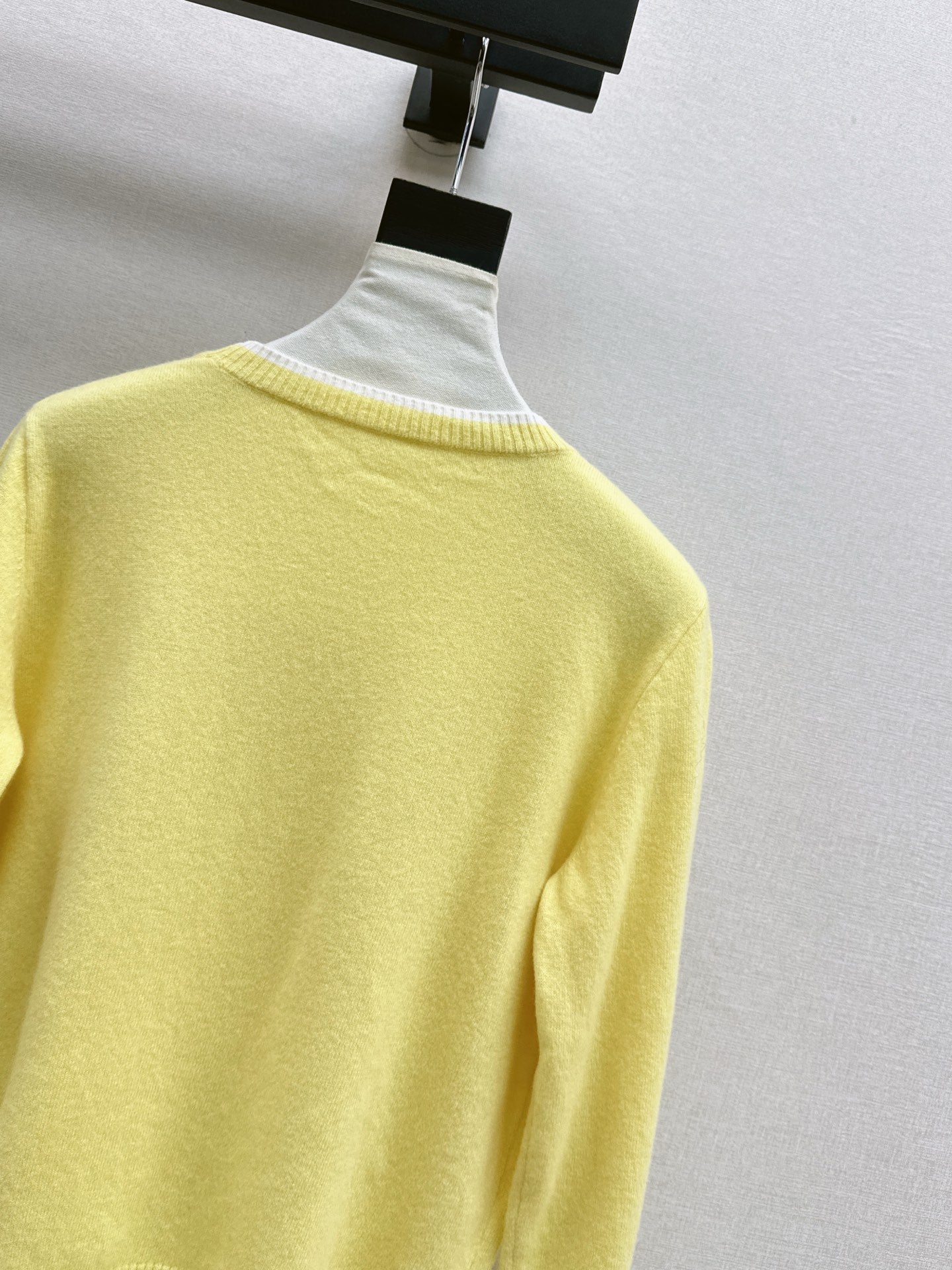 CD 25fw embroidery sweater