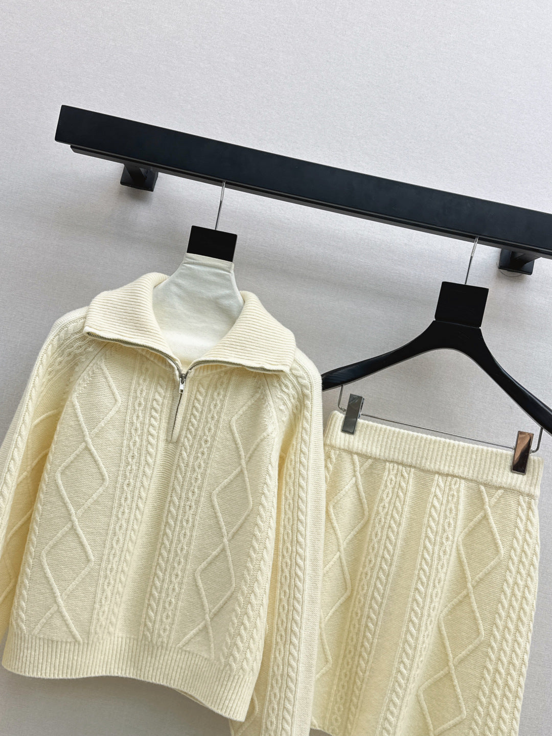 Loro 25fw knit sweater skirt set