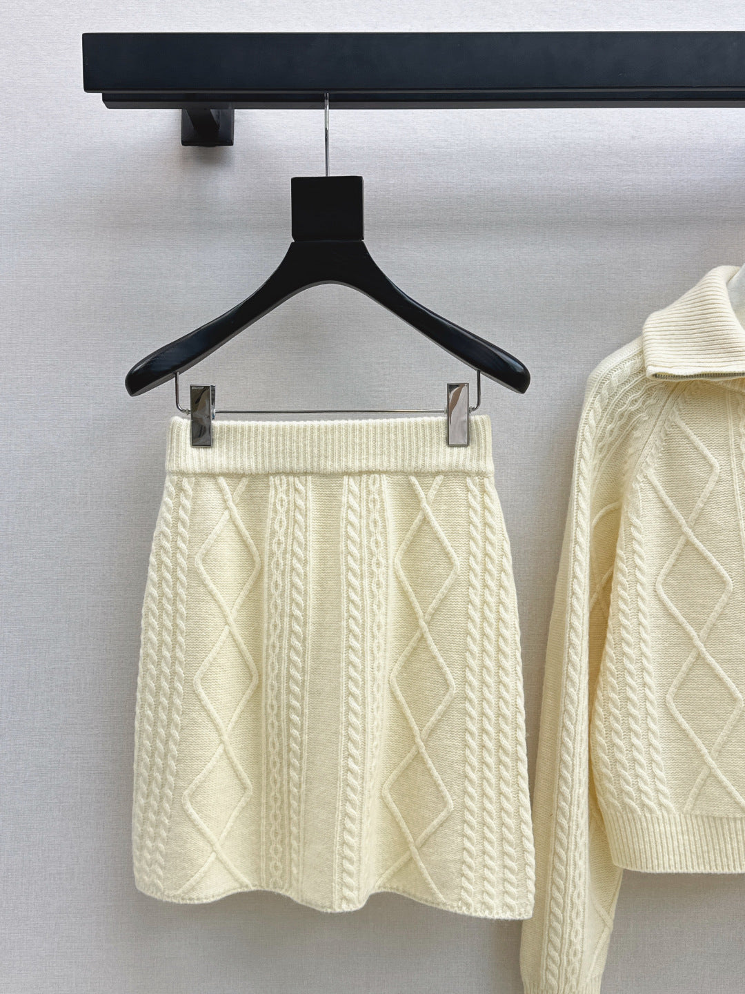 Loro 25fw knit sweater skirt set